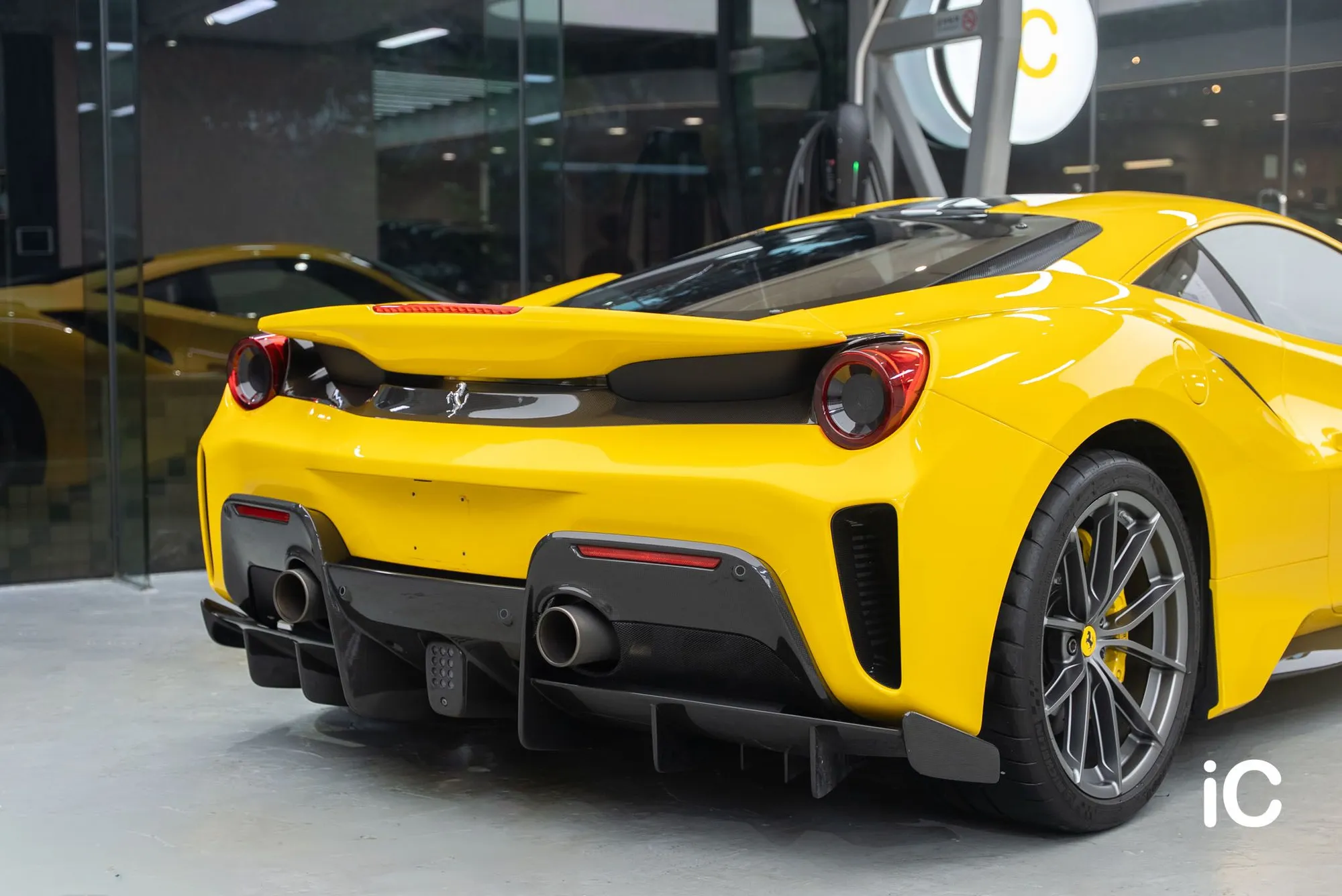 Ferrari 488 後方斜側整車完成效果