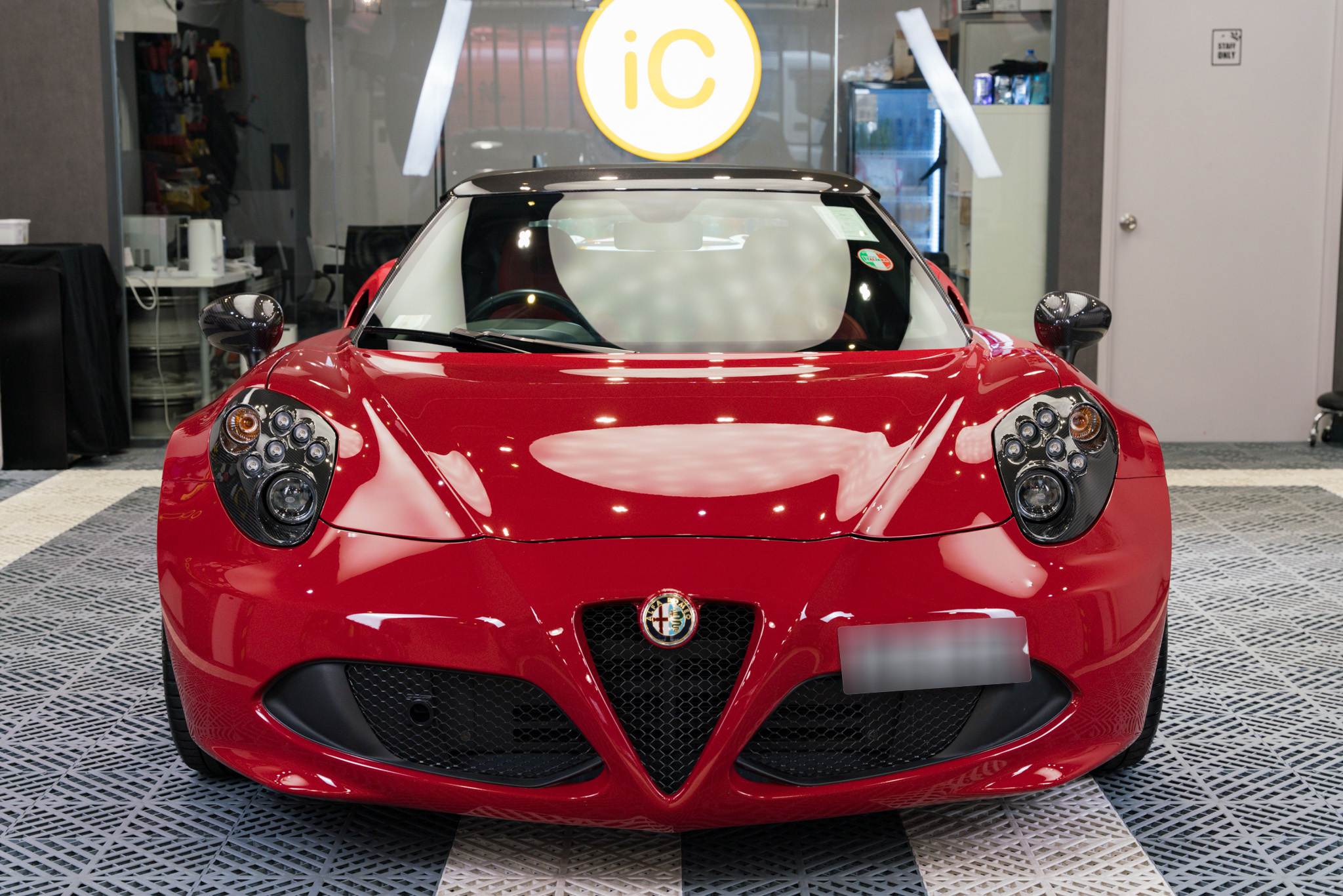 Alfa Romeo 4C Spider 鍍膜 施工作品
