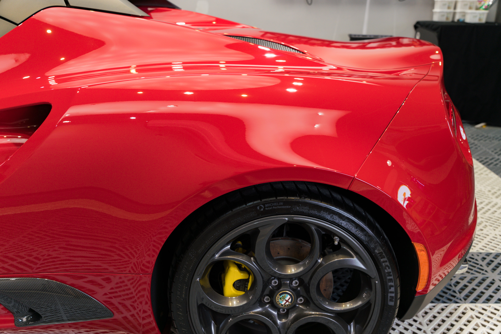 Alfa Romeo 4C Spider 鍍膜 施工作品
