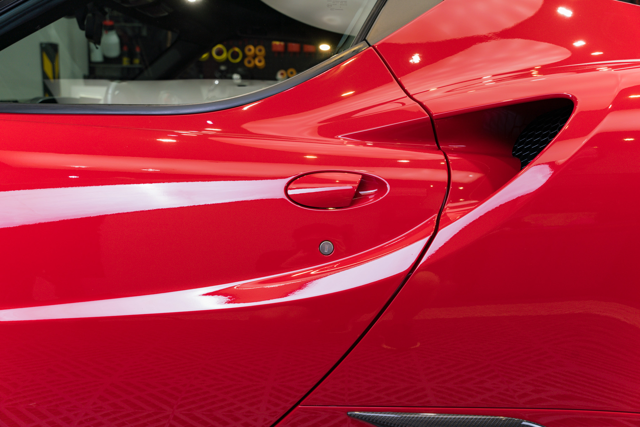 Alfa Romeo 4C Spider 鍍膜 施工作品