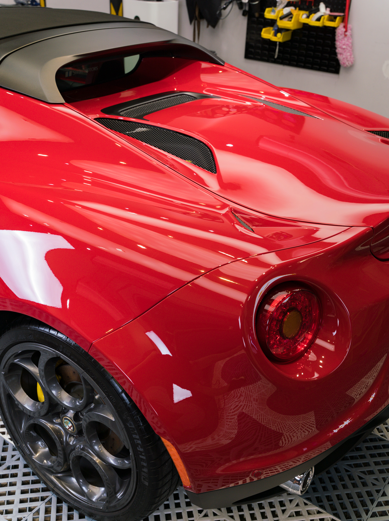 Alfa Romeo 4C Spider 鍍膜 施工作品