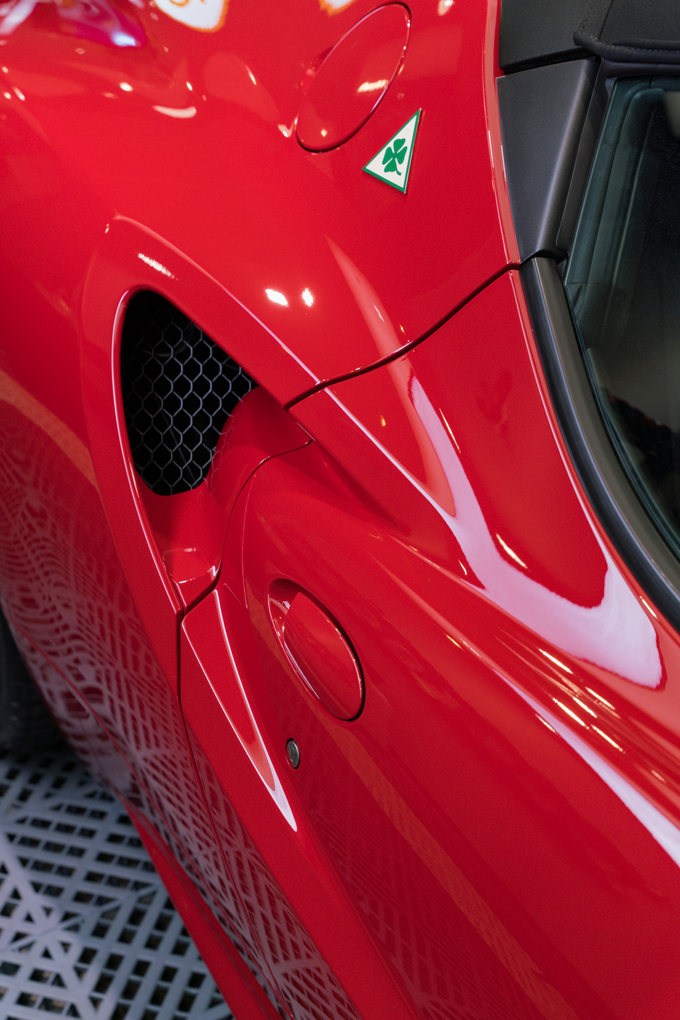 Alfa Romeo 4C Spider 鍍膜 施工作品