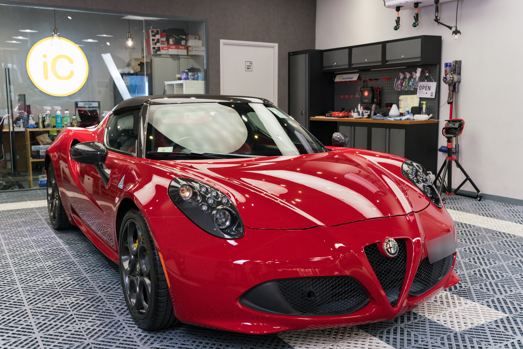 Alfa Romeo 4C Spider 鍍膜 施工作品