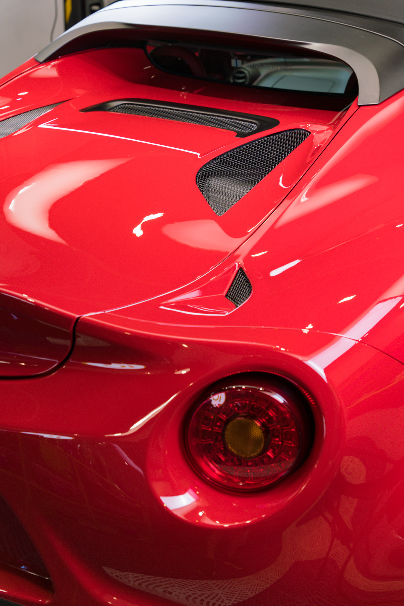 Alfa Romeo 4C Spider 鍍膜 施工作品