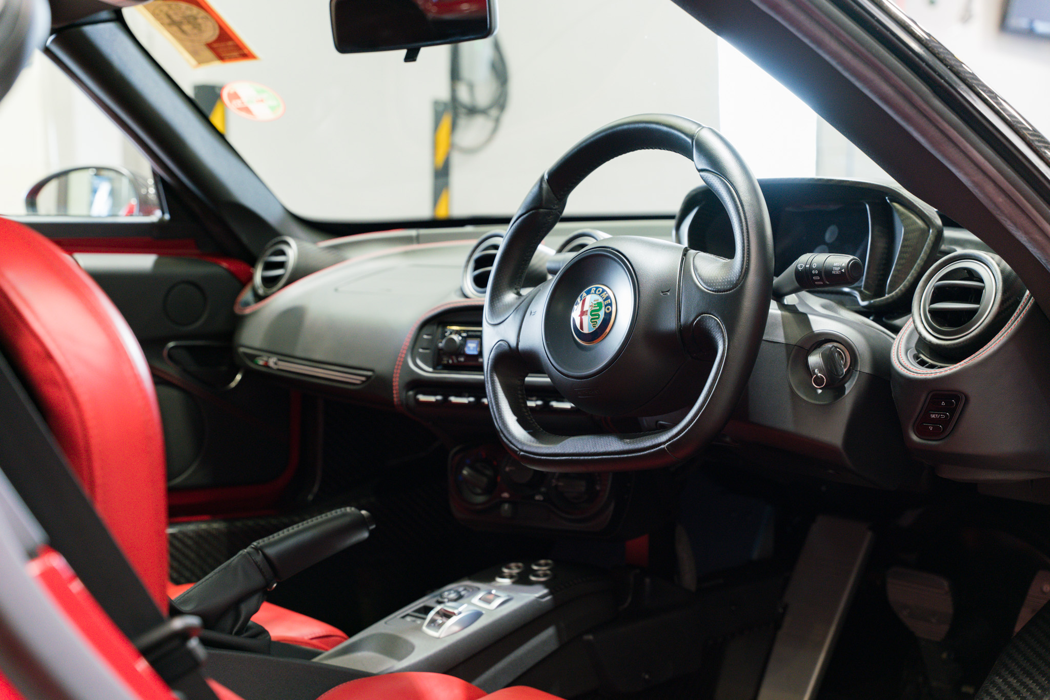 Alfa Romeo 4C Spider 鍍膜 施工作品