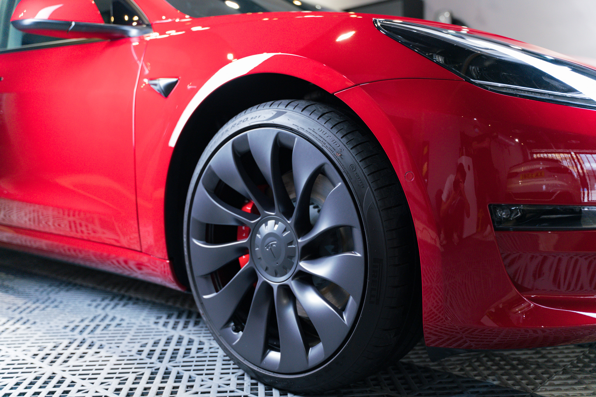 Tesla Model 3 Multi-Coat Red Performance 鍍膜 施工作品