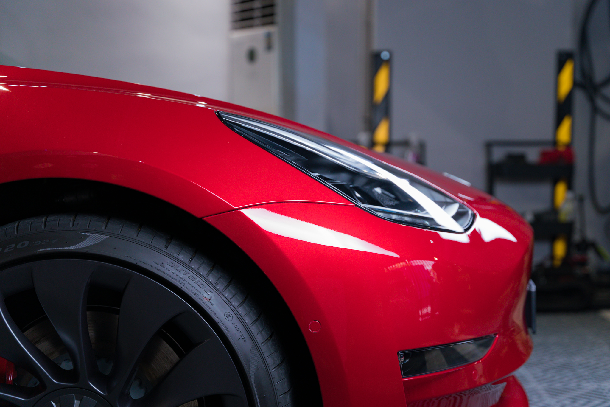 Tesla Model 3 Multi-Coat Red Performance 鍍膜 施工作品