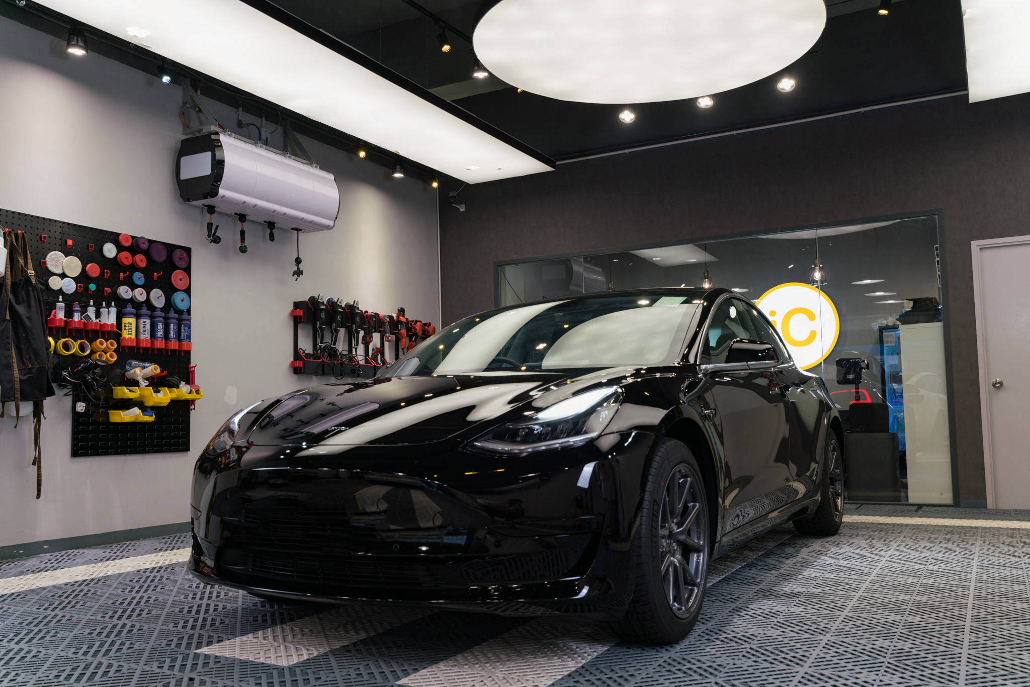 Tesla Model 3 Solid Black 鍍膜 施工作品