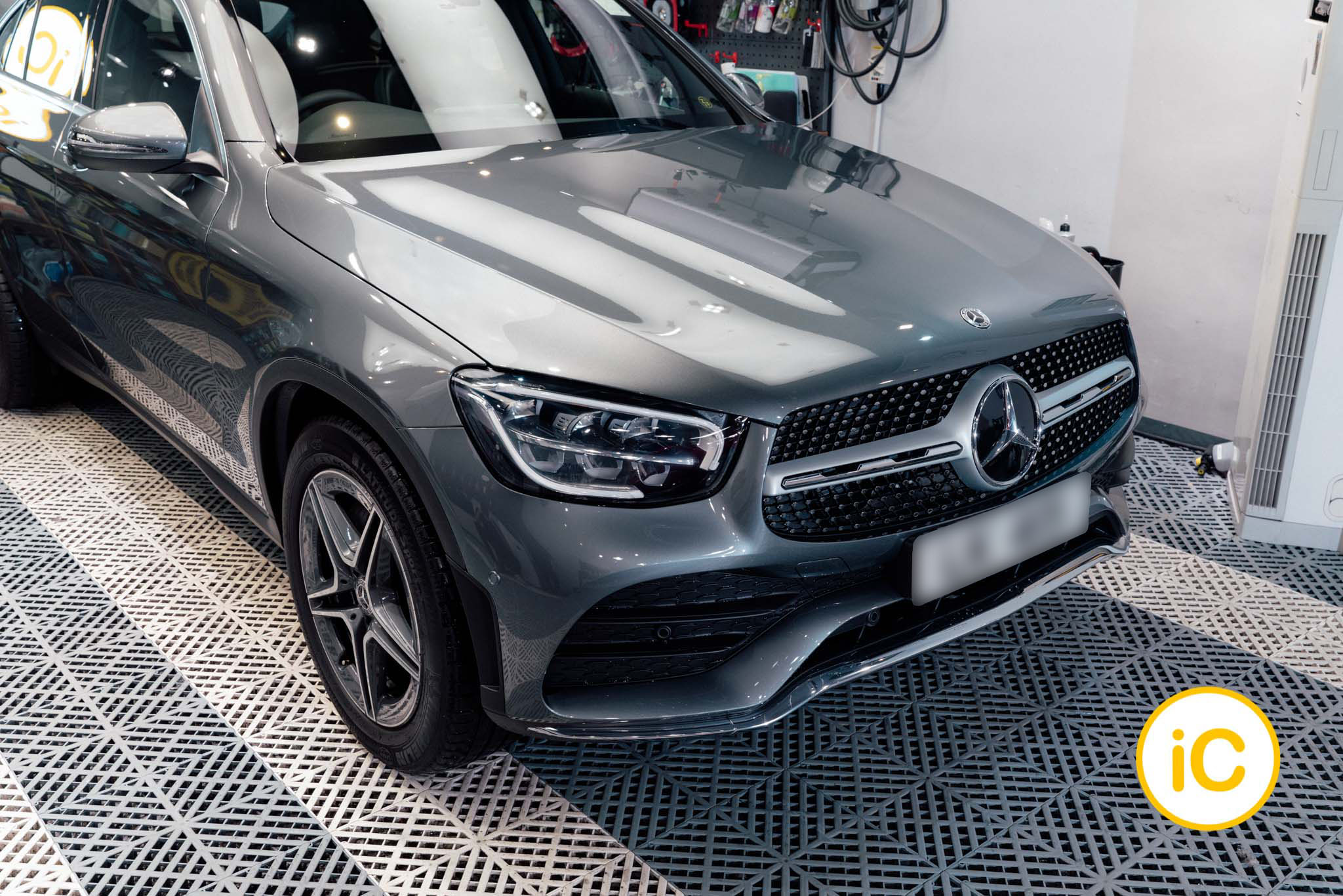 Mercedes-Benz GLC 300 鍍膜 施工作品