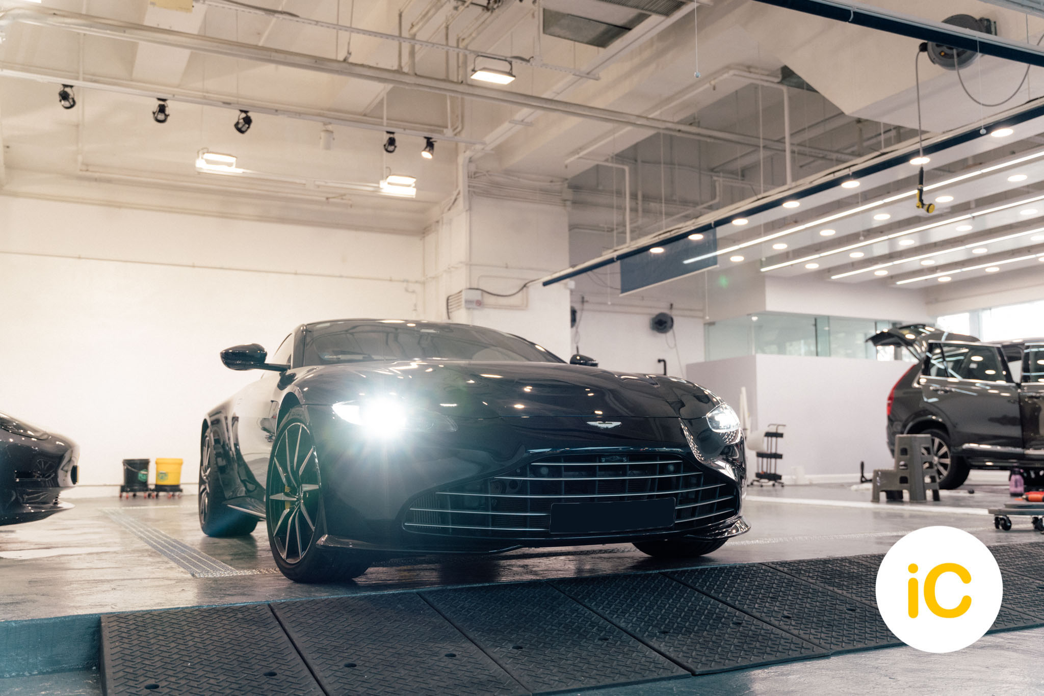 Aston Martin Vantage 透明 PPF 施工作品