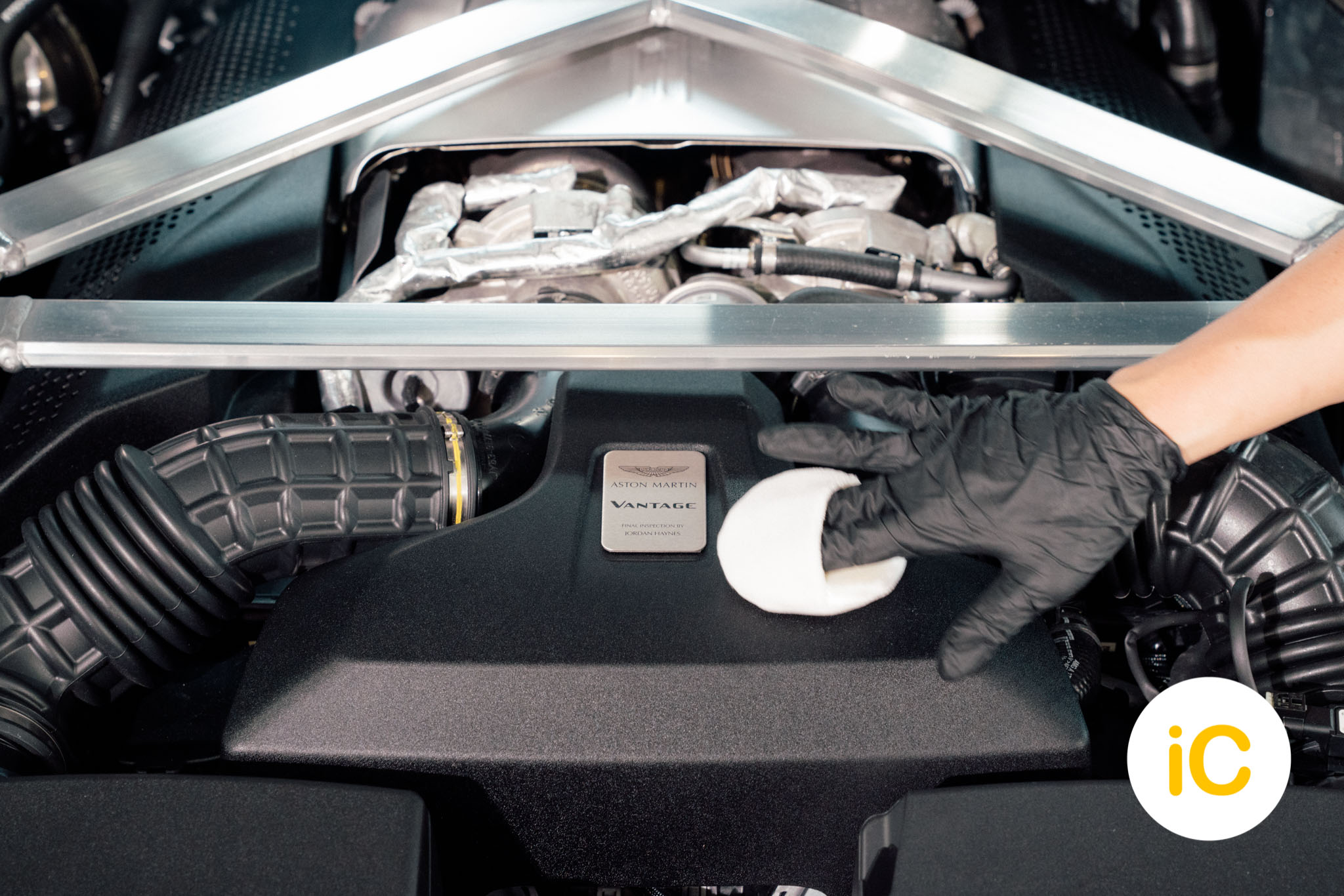 Aston Martin Vantage 透明 PPF 施工作品