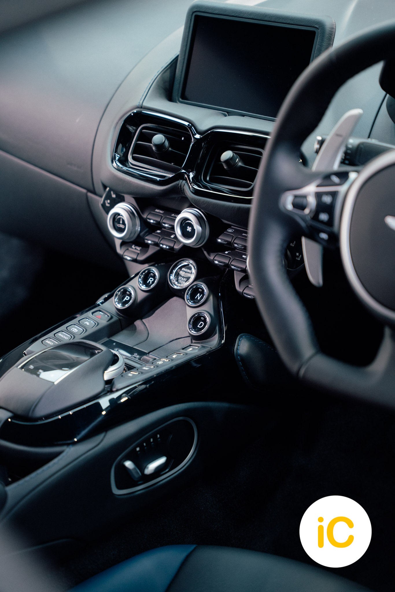 Aston Martin Vantage 透明 PPF 施工作品