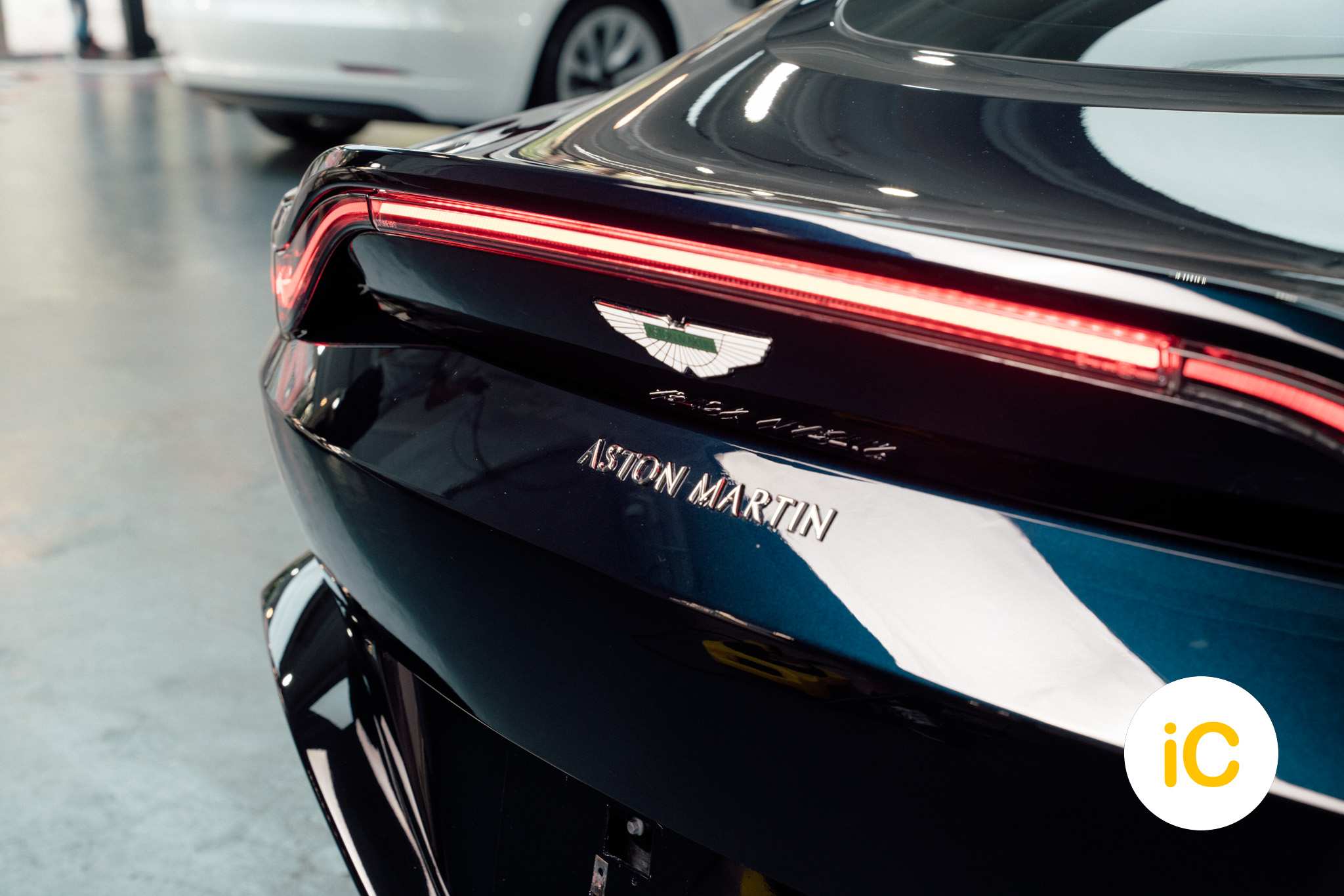 Aston Martin Vantage 透明 PPF 施工作品