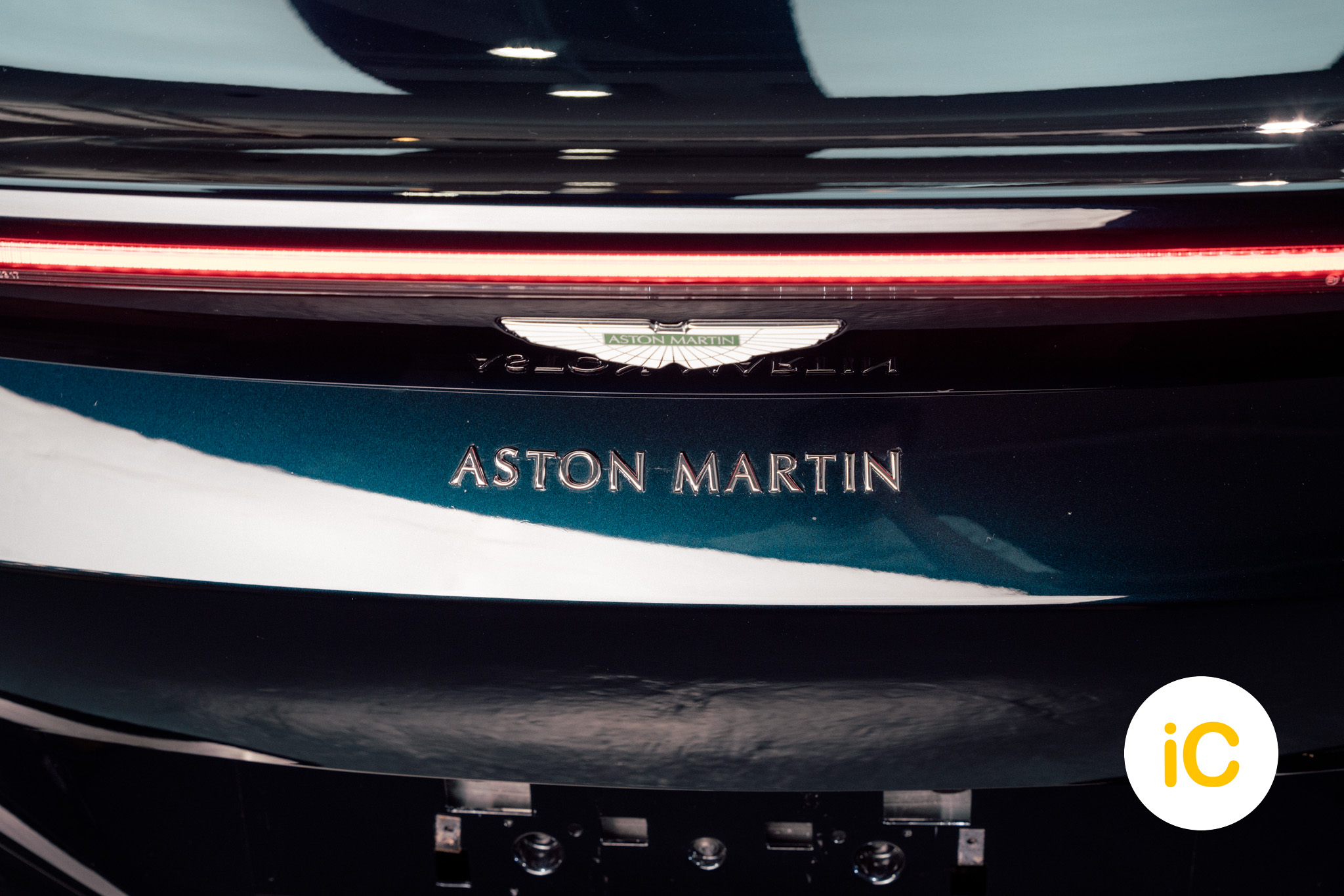 Aston Martin Vantage 透明 PPF 施工作品