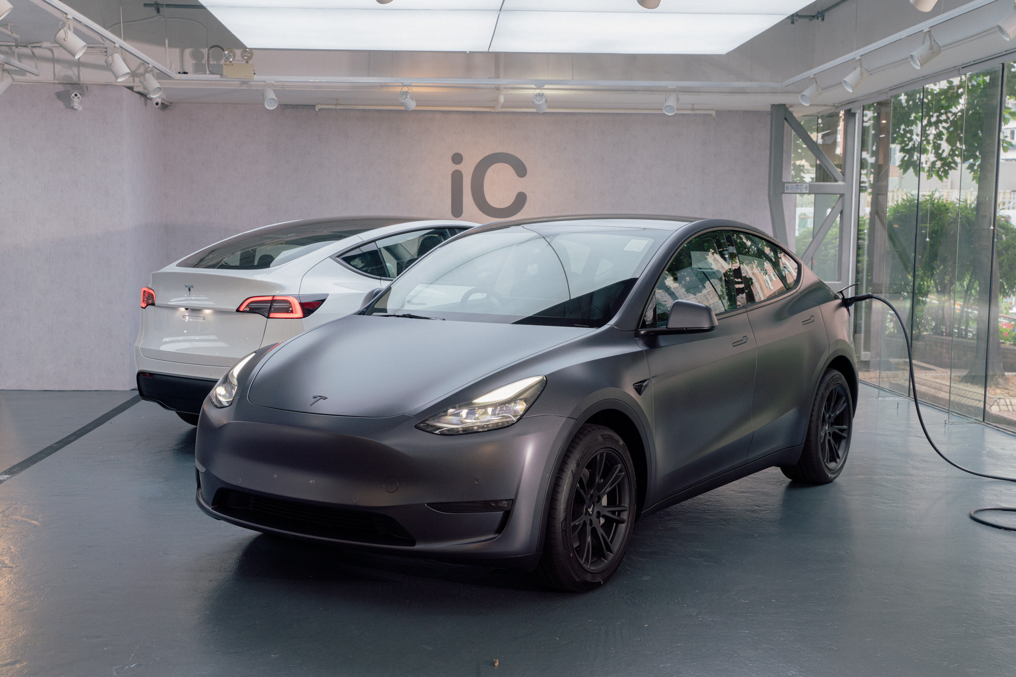 Tesla Model Y 夜銀 透明 PPF 施工作品