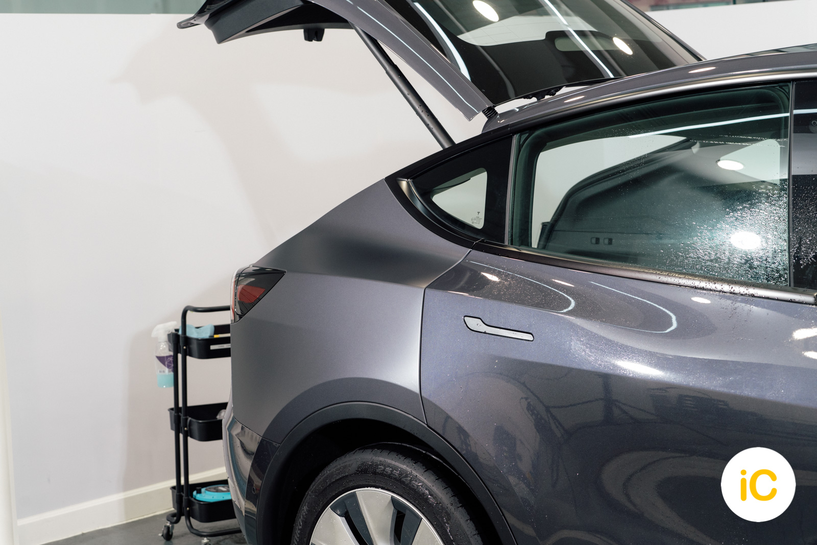 Tesla Model Y 夜銀 透明 PPF 施工作品