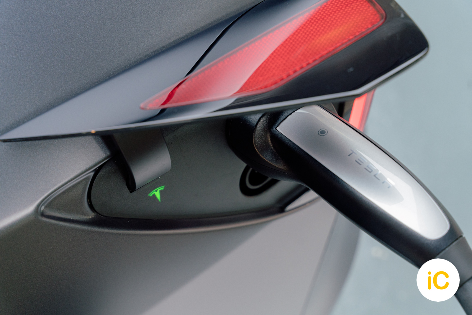 Tesla Model Y 夜銀 透明 PPF 施工作品