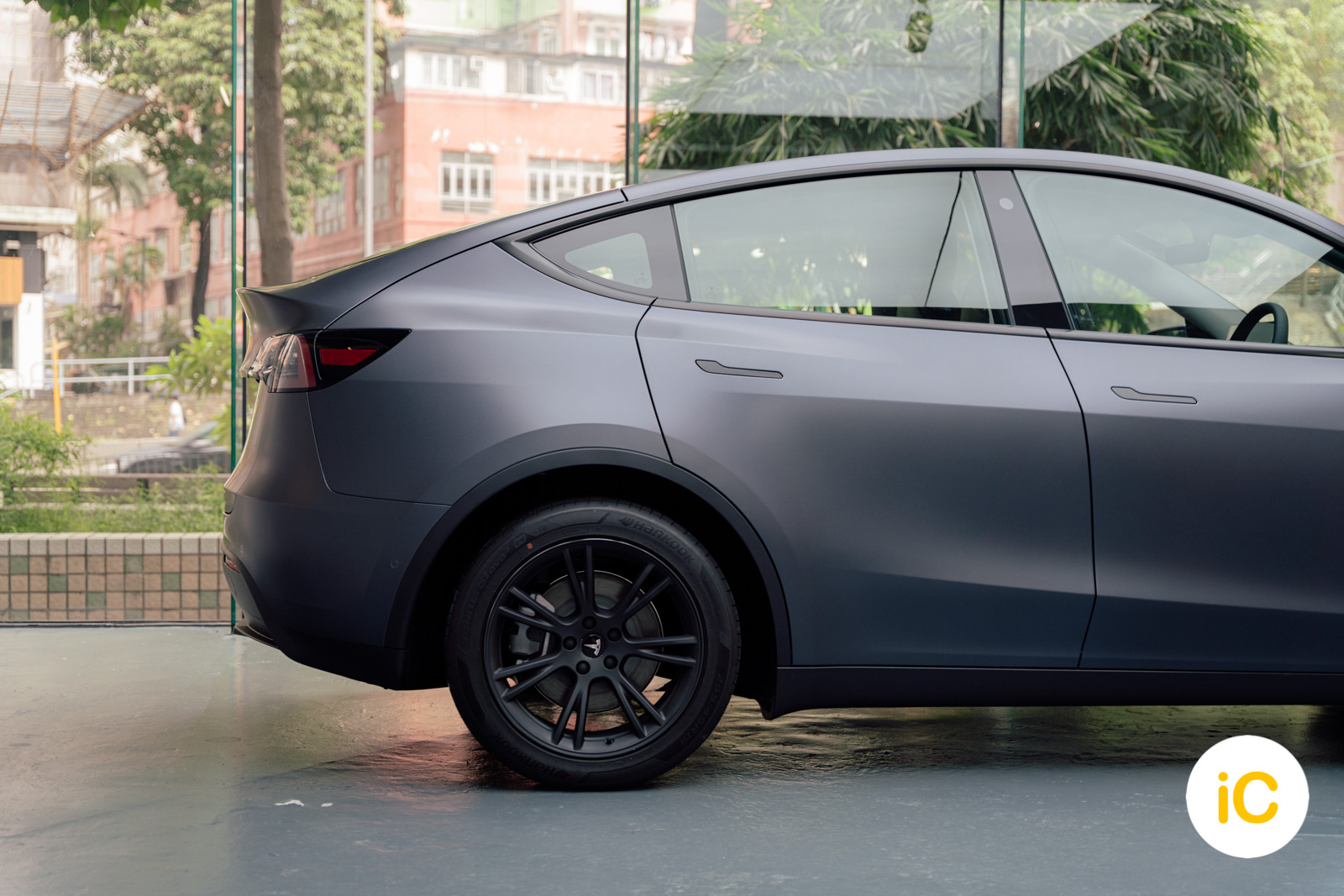 Tesla Model Y 夜銀 透明 PPF 施工作品
