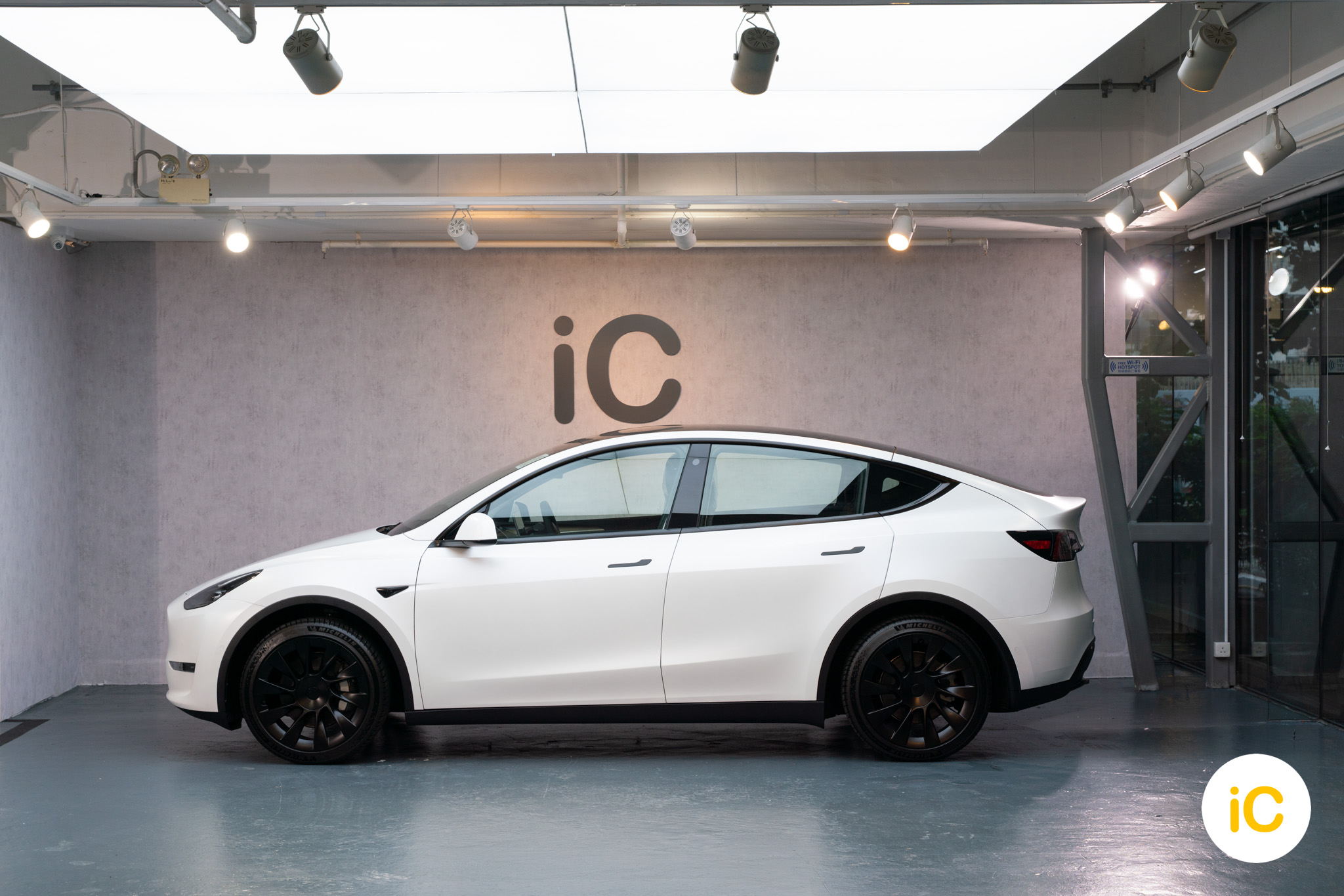 Tesla Model Y 珍珠白 透明 PPF 施工作品
