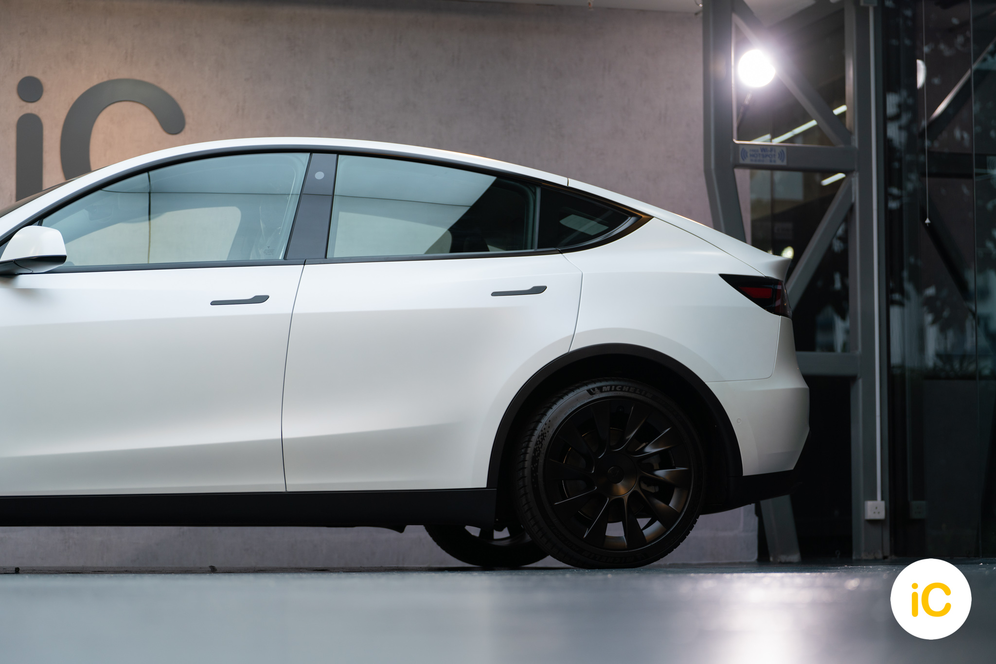 Tesla Model Y 珍珠白 透明 PPF 施工作品