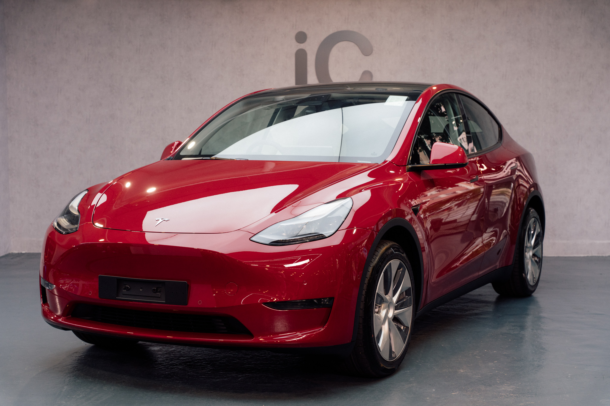 Tesla Model Y 亮紅 透明 PPF 施工作品