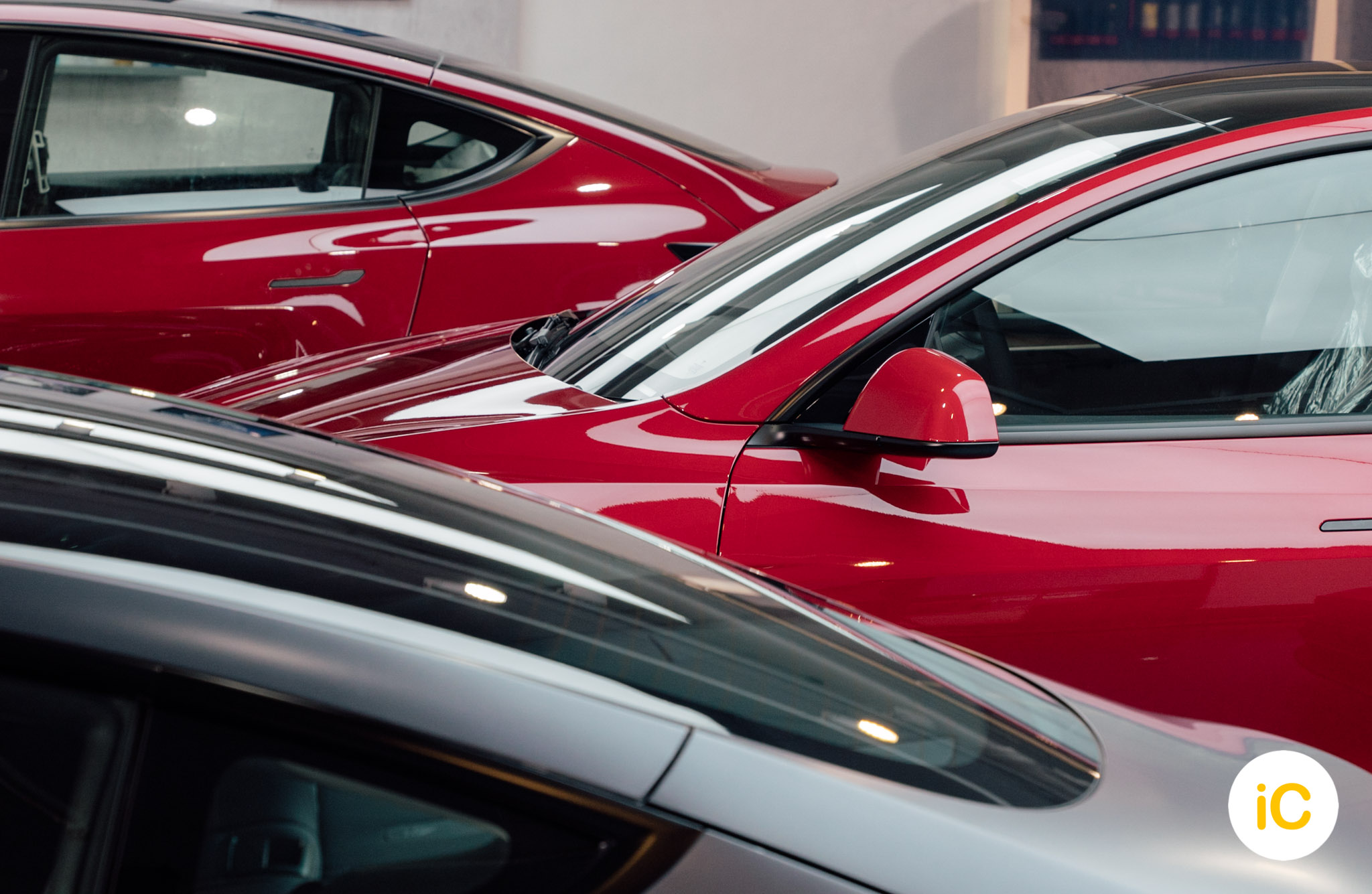 Tesla Model Y 亮紅 透明 PPF 施工作品