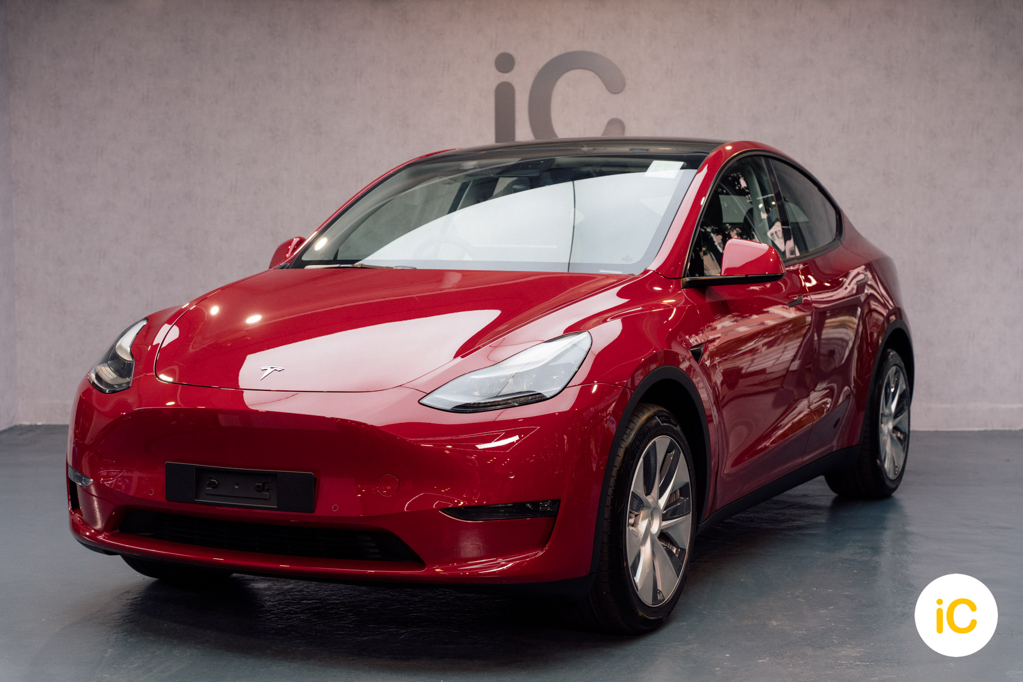 Tesla Model Y 亮紅 透明 PPF 施工作品
