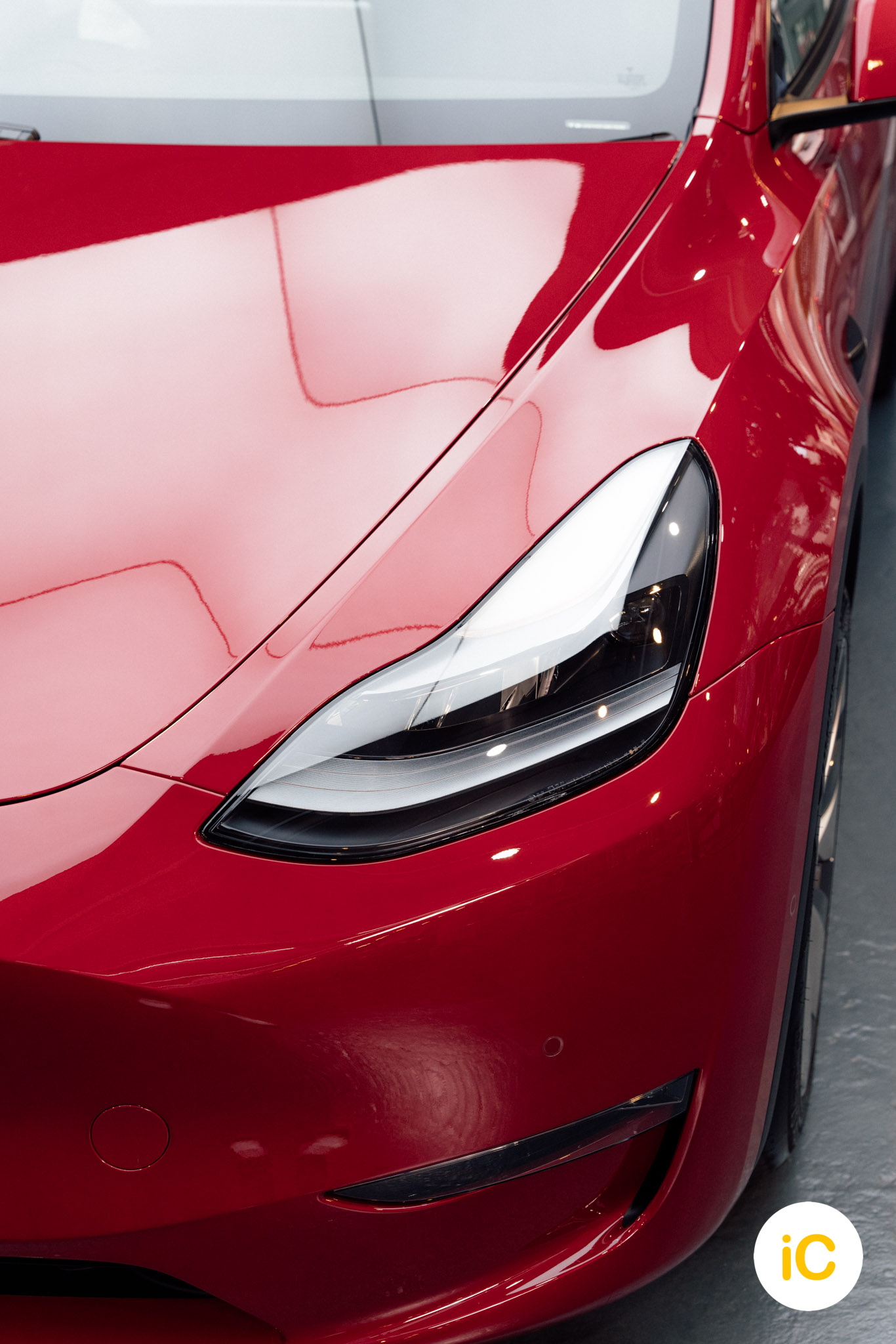 Tesla Model Y 亮紅 透明 PPF 施工作品
