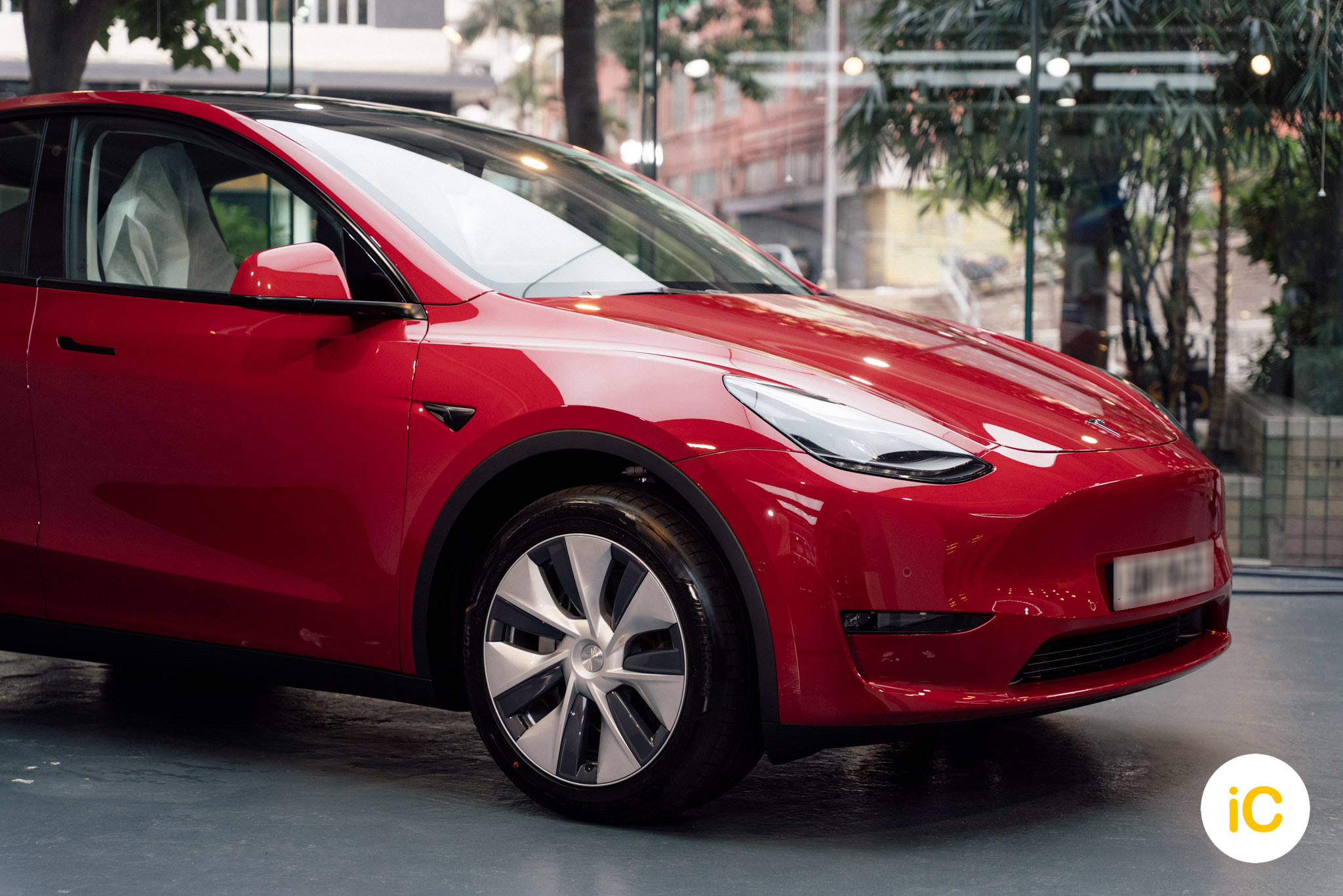 Tesla Model Y 亮紅 透明 PPF 施工作品