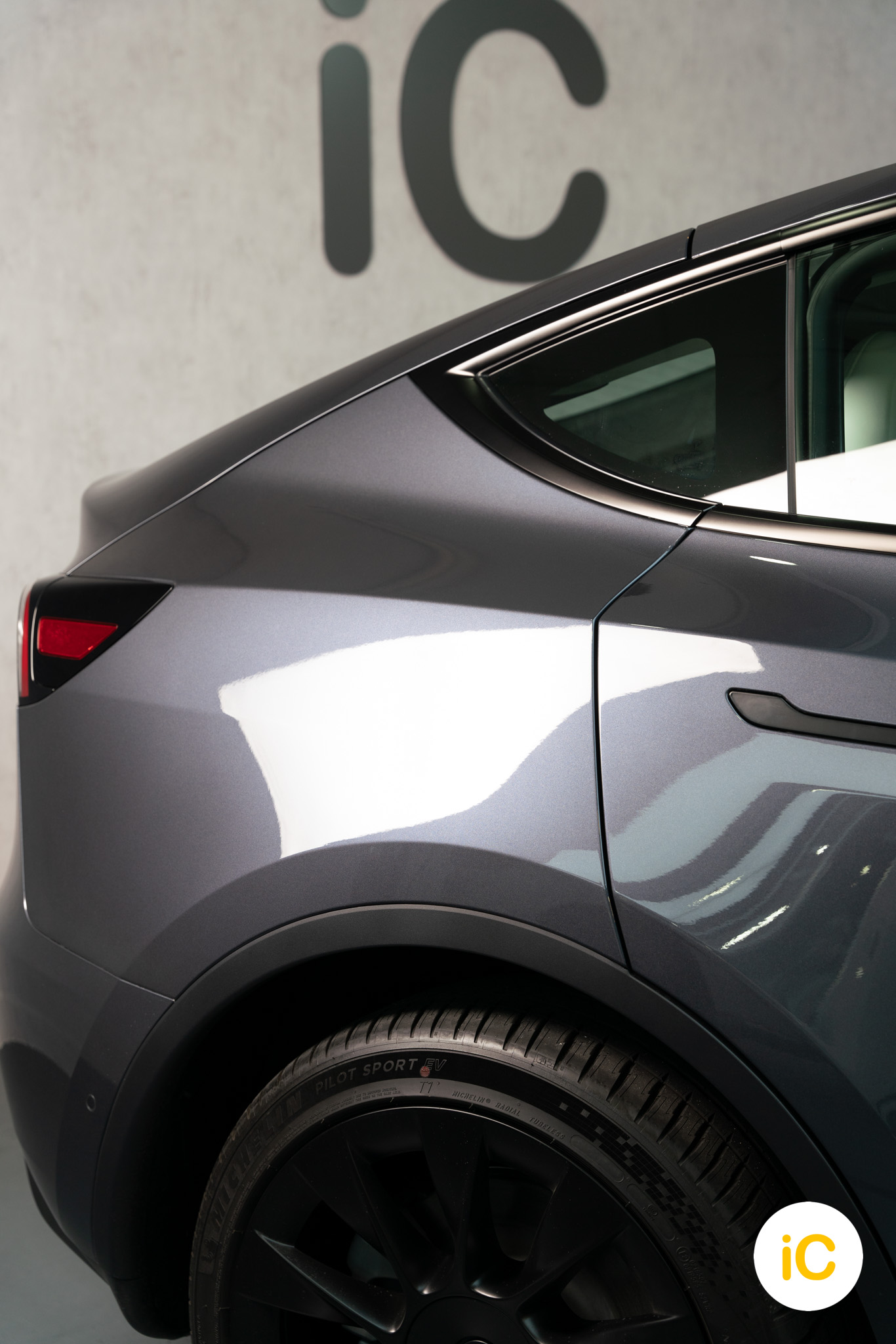 Tesla Model Y 夜銀 透明 PPF 施工作品