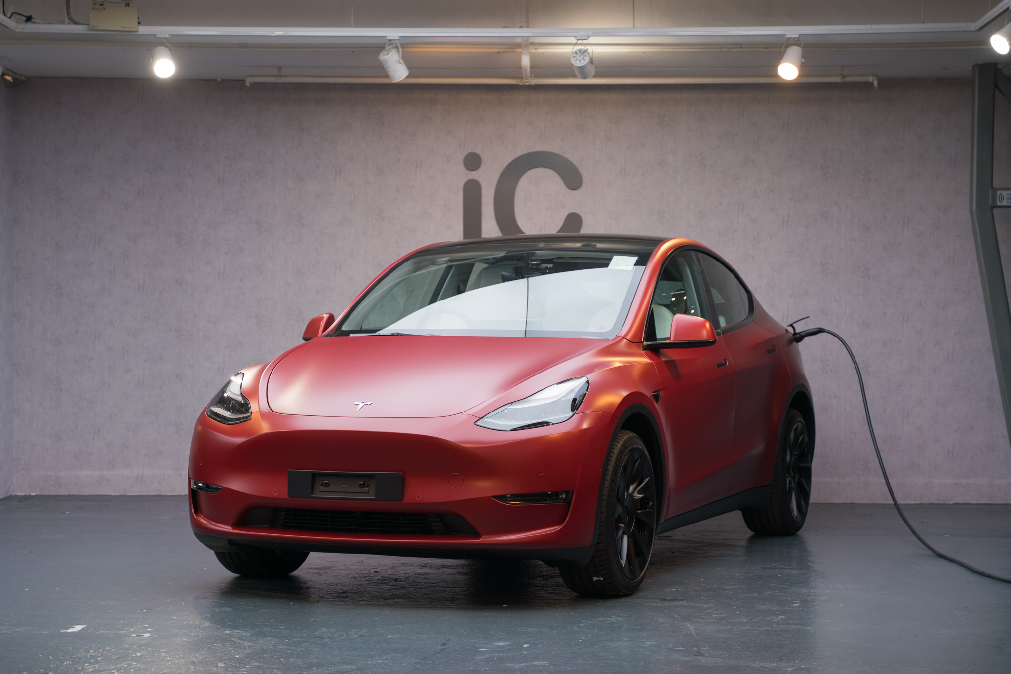 Tesla Model Y 亮紅 透明 PPF 施工作品