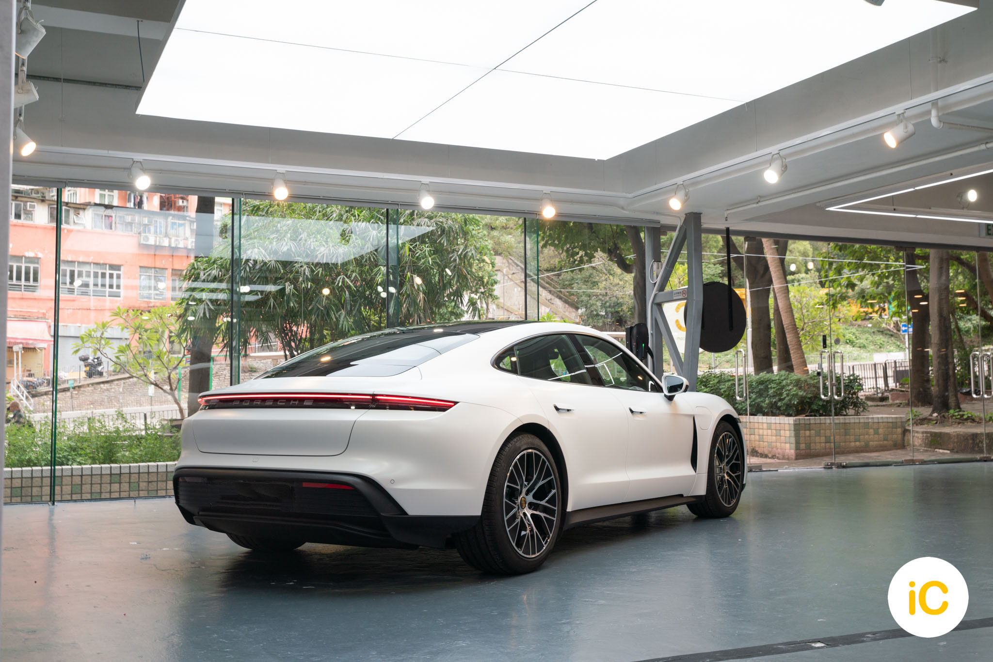 Porsche Taycan 透明 PPF 施工作品