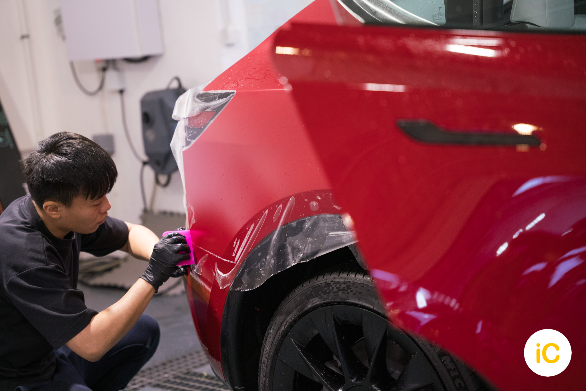 Tesla Model Y 亮紅 透明 PPF 施工作品