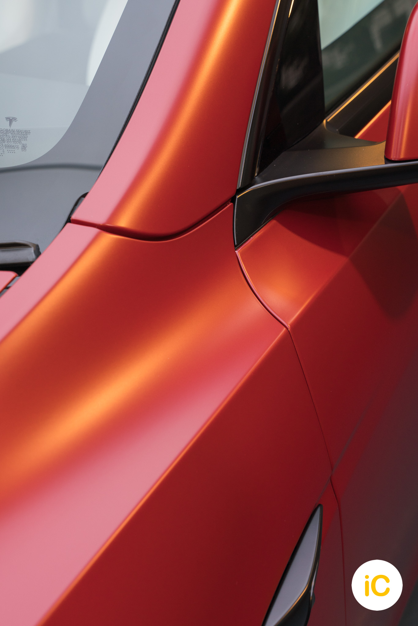 Tesla Model Y 亮紅 透明 PPF 施工作品