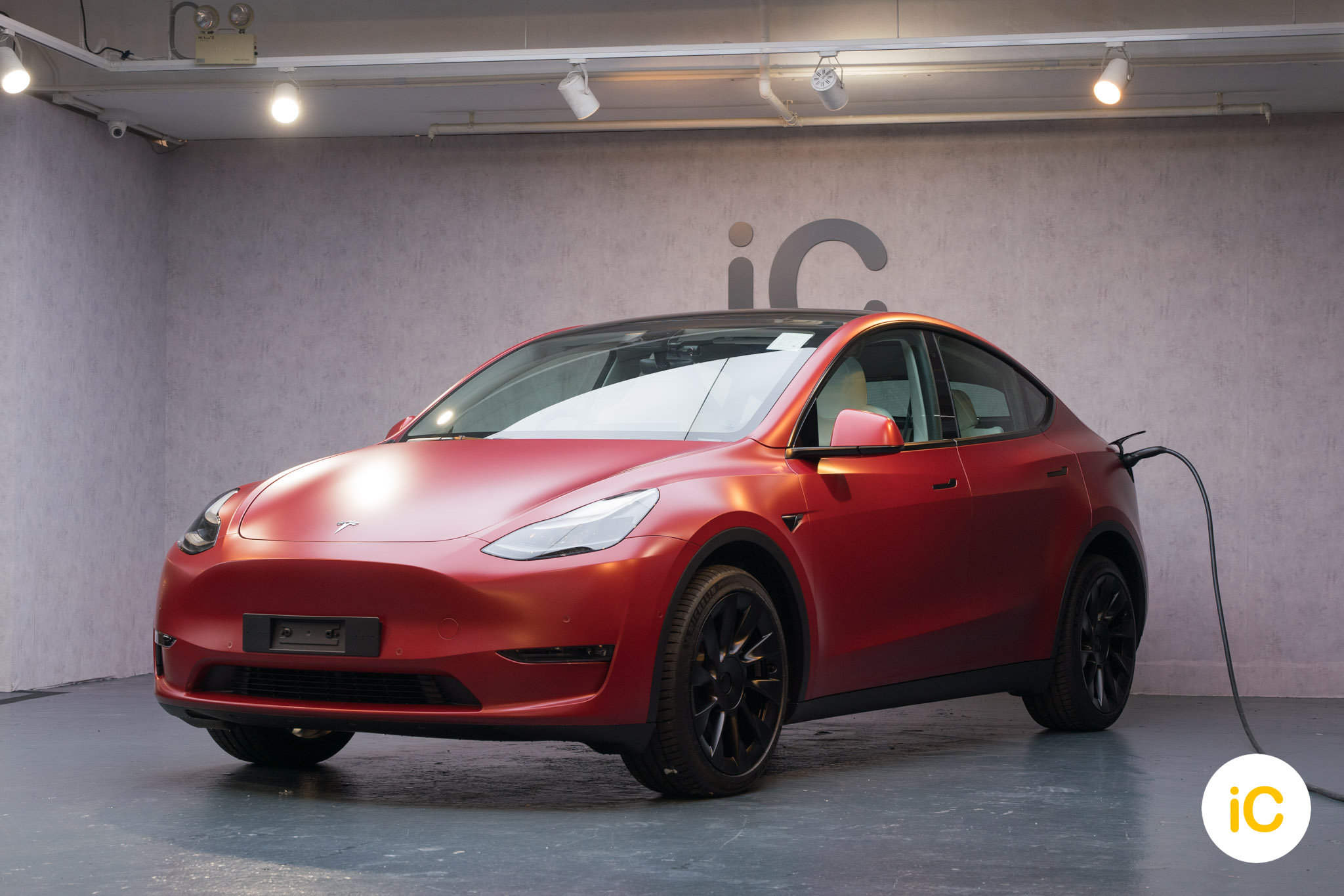 Tesla Model Y 亮紅 透明 PPF 施工作品
