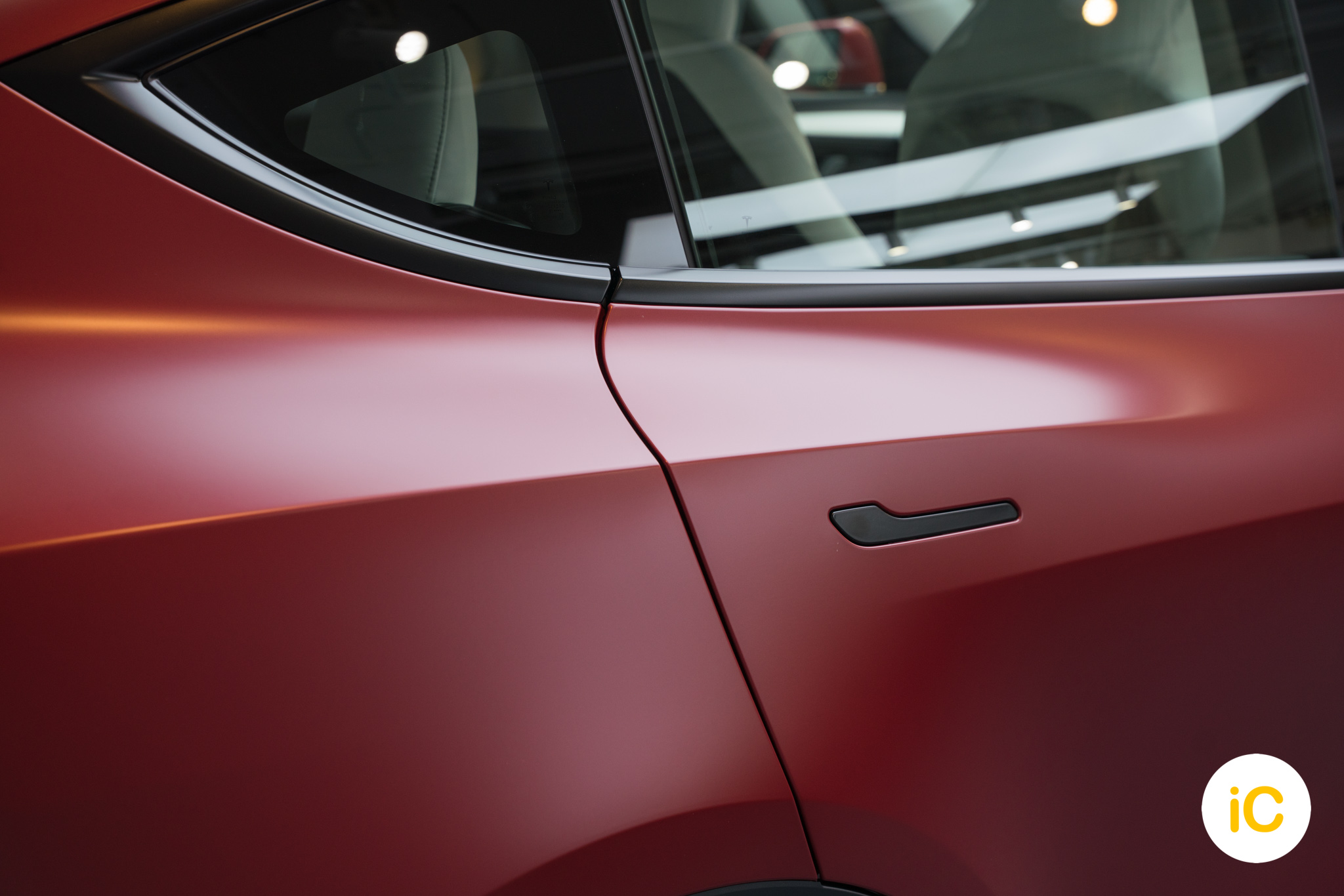 Tesla Model Y 亮紅 透明 PPF 施工作品