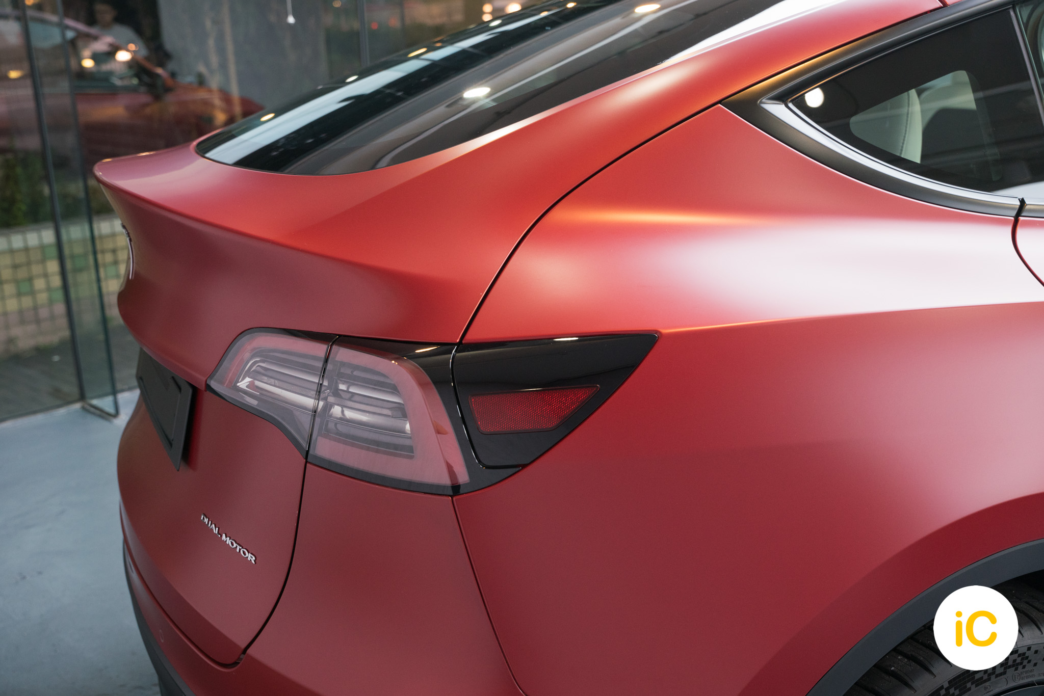 Tesla Model Y 亮紅 透明 PPF 施工作品
