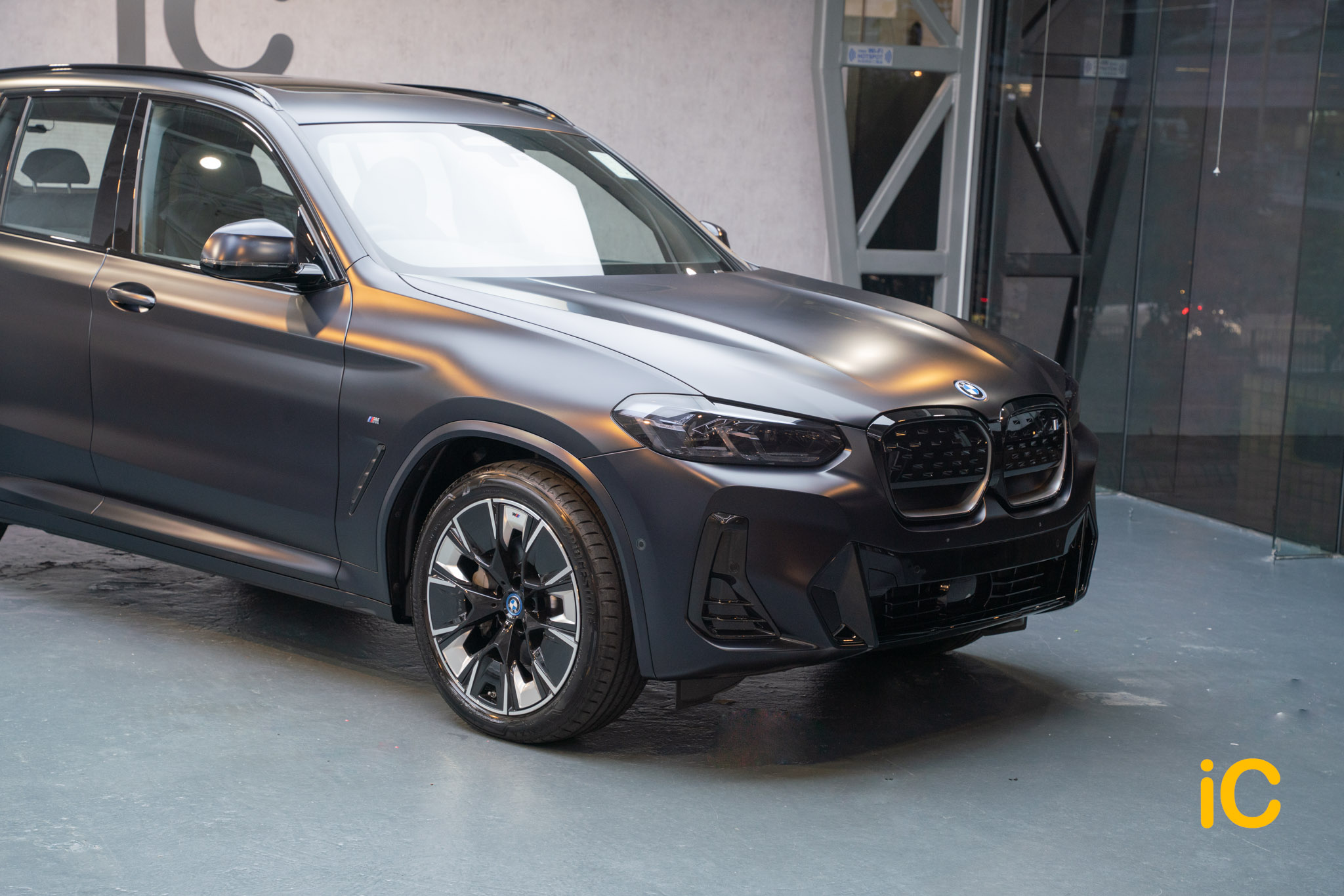 BMW iX3 Carbon Black 透明 PPF 施工作品