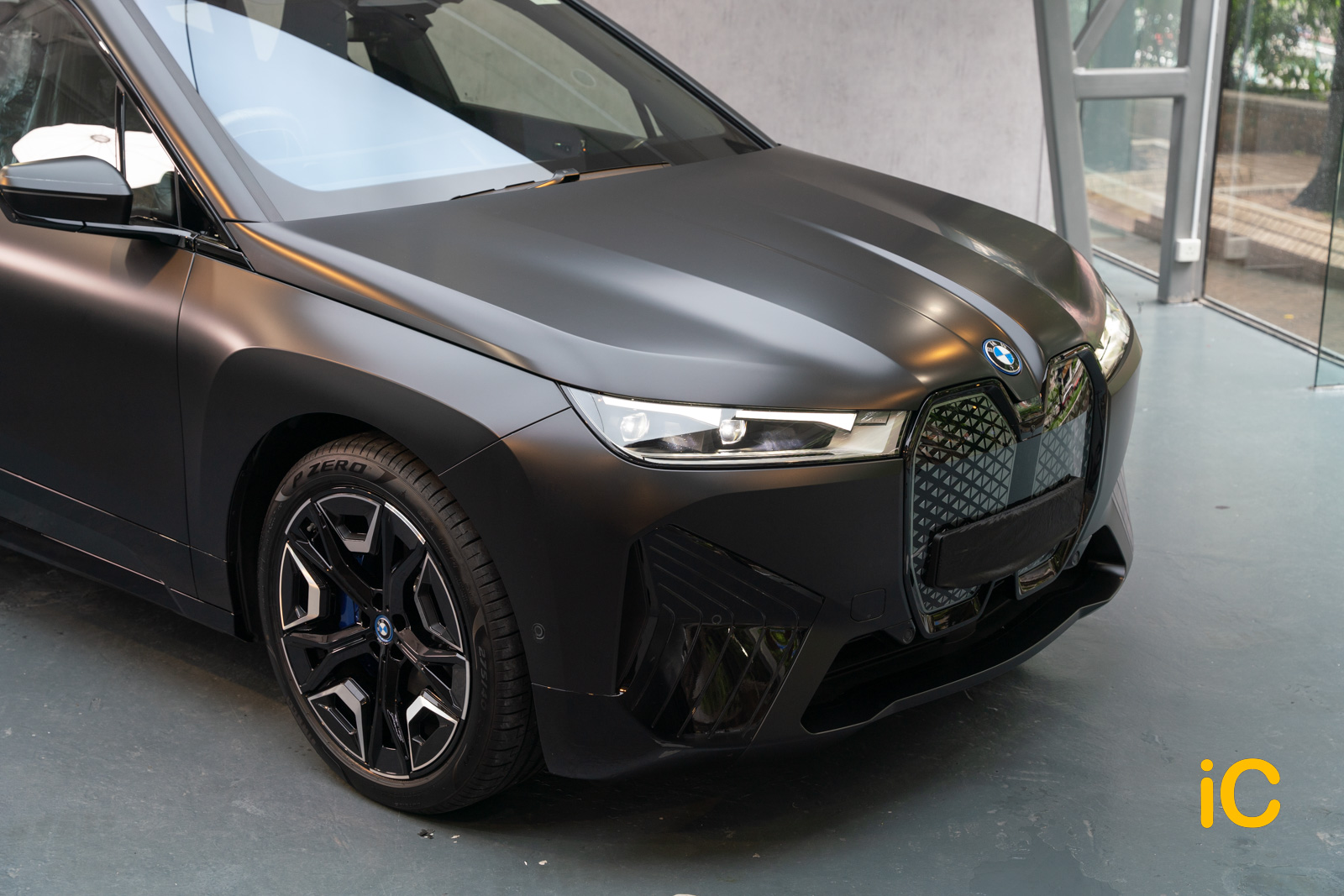 BMW iX Black Sapphire 透明 PPF 施工作品