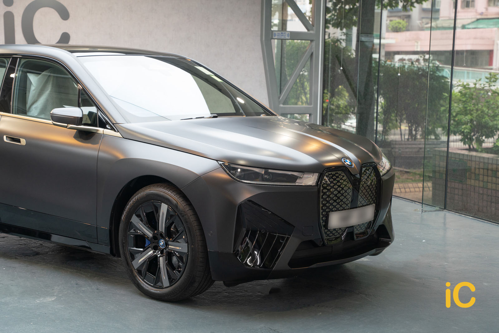 BMW iX Sophisto Grey 透明 PPF 施工作品