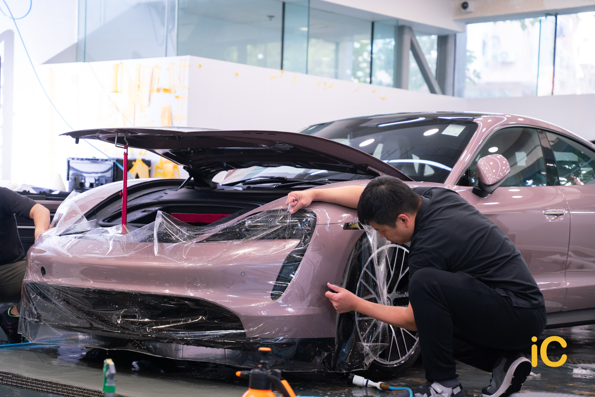 Porsche Taycan 透明 PPF 施工作品