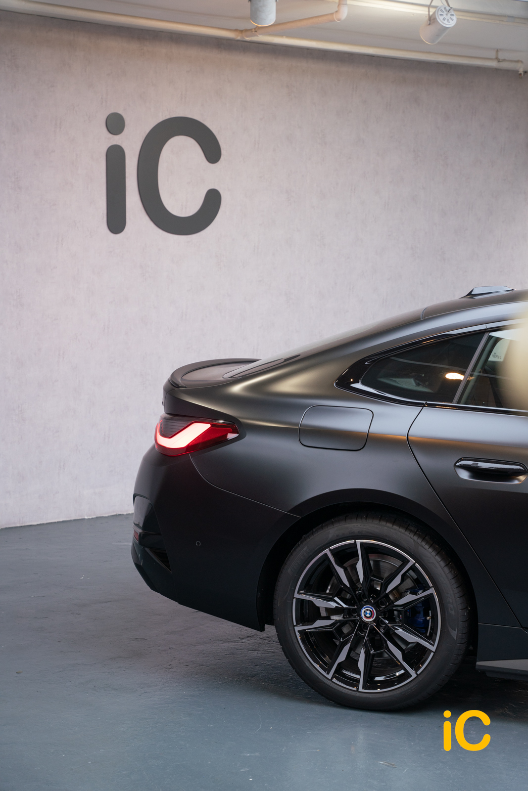 BMW i4 Black Sapphire 透明 PPF 施工作品