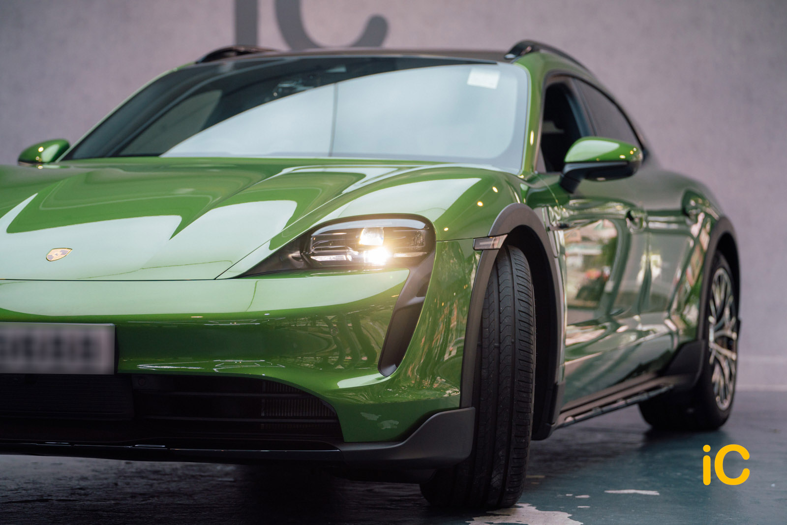 Porsche Taycan 4 Cross Turismo 透明 PPF 施工作品