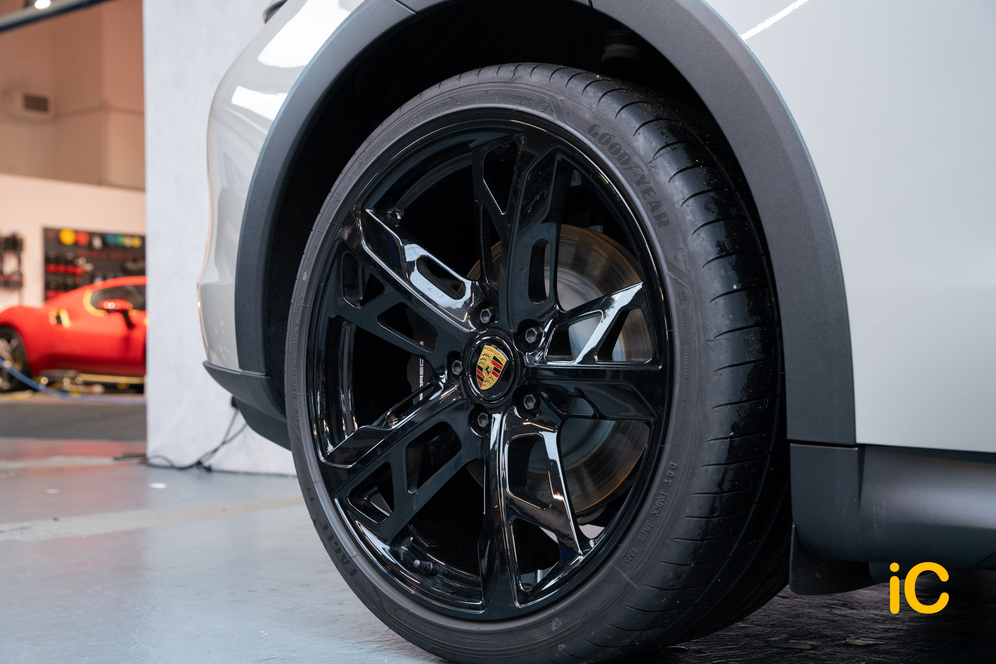 Porsche Taycan Cross Turismo 透明 PPF 施工作品