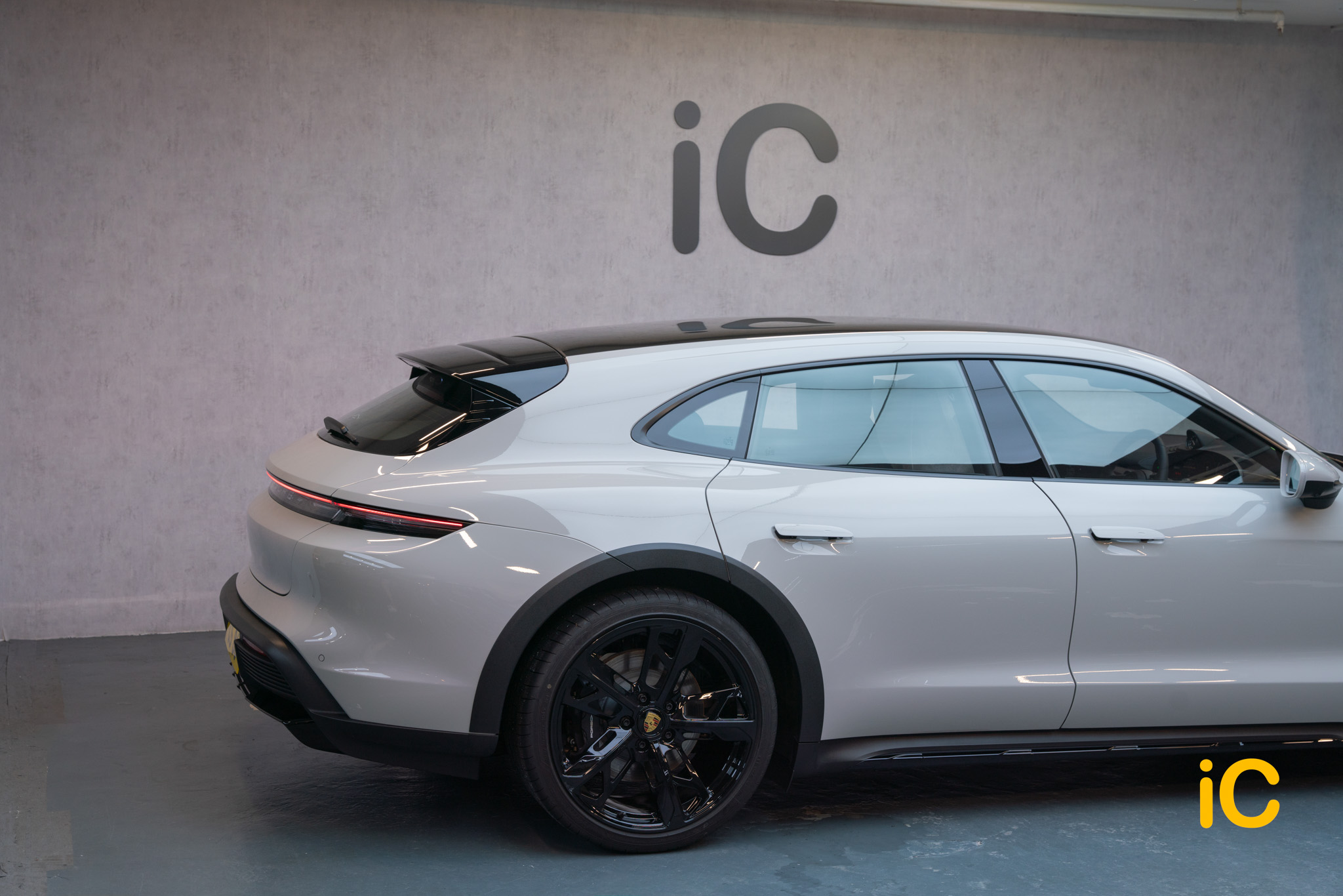 Porsche Taycan Cross Turismo 透明 PPF 施工作品