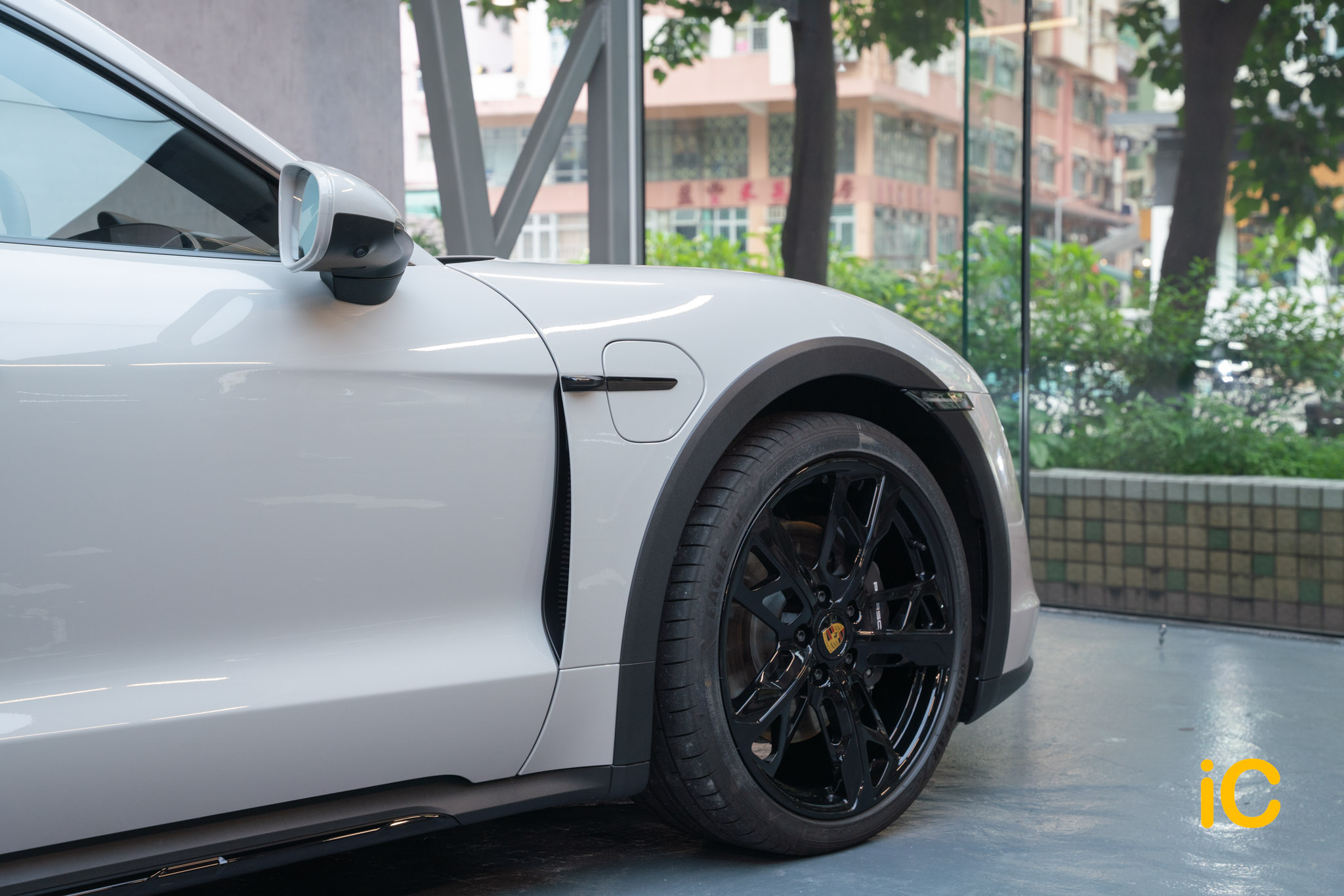 Porsche Taycan Cross Turismo 透明 PPF 施工作品