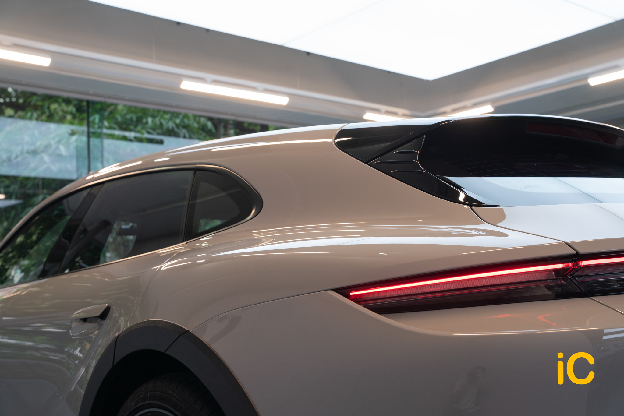 Porsche Taycan Cross Turismo 透明 PPF 施工作品