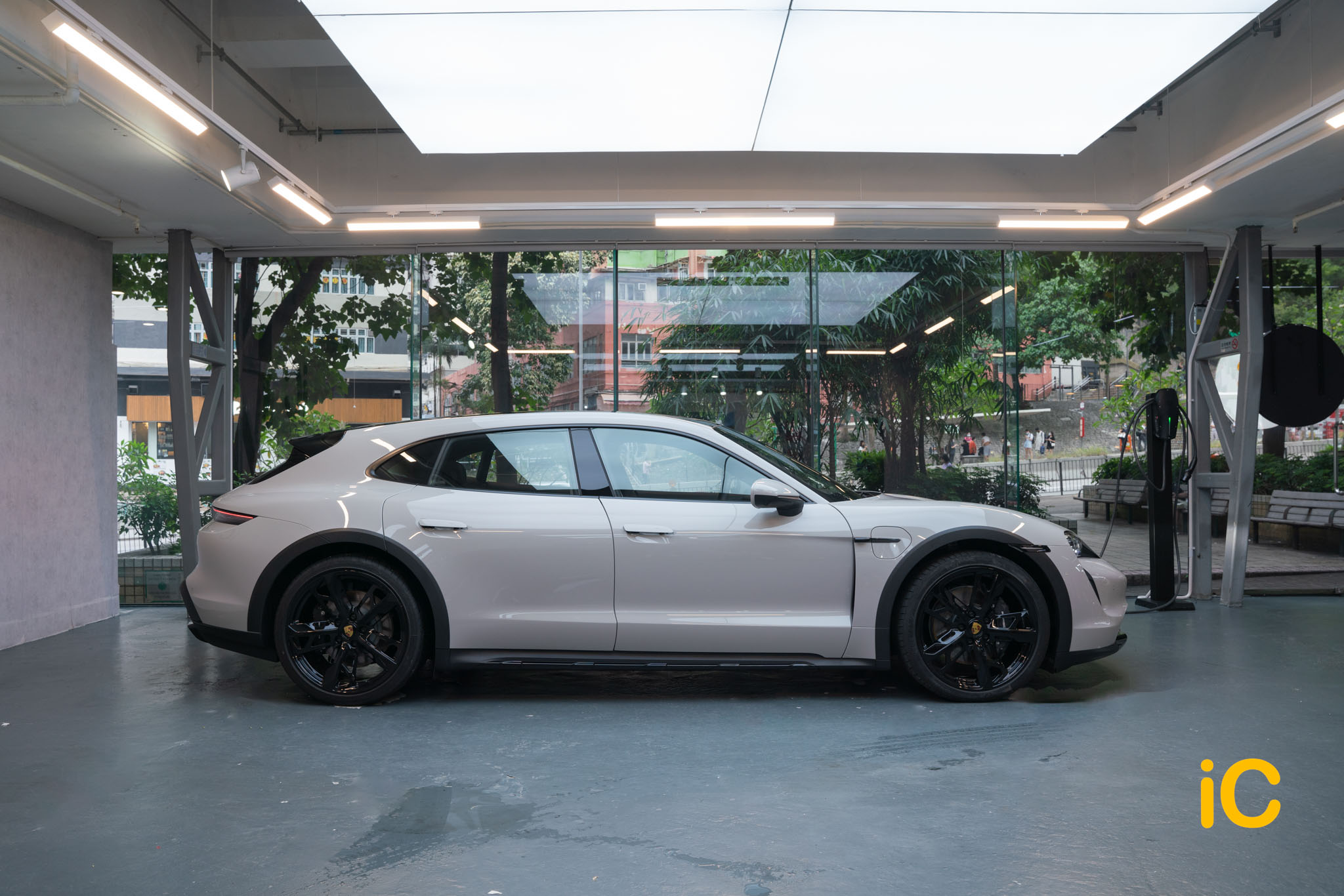 Porsche Taycan Cross Turismo 透明 PPF 施工作品