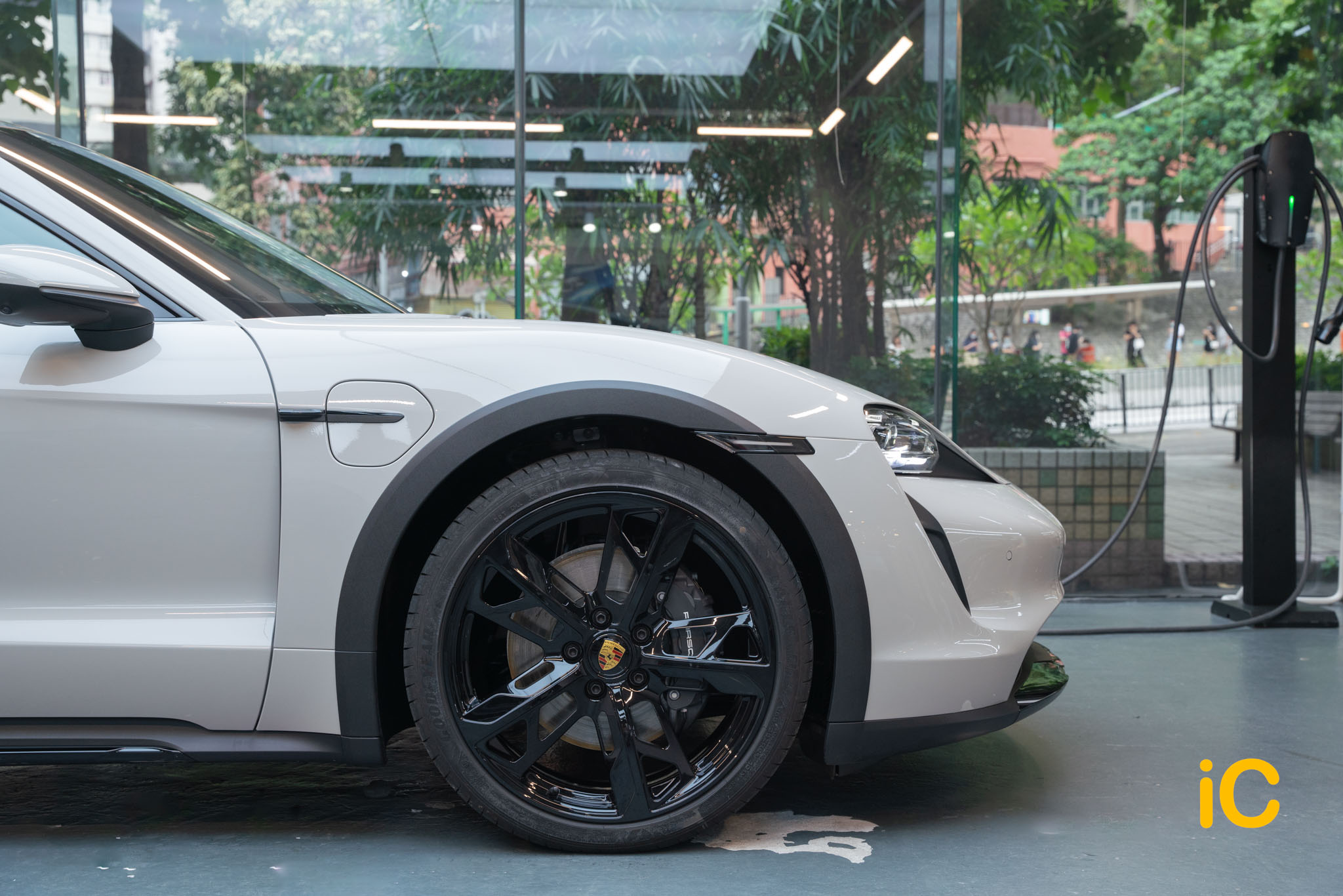Porsche Taycan Cross Turismo 透明 PPF 施工作品