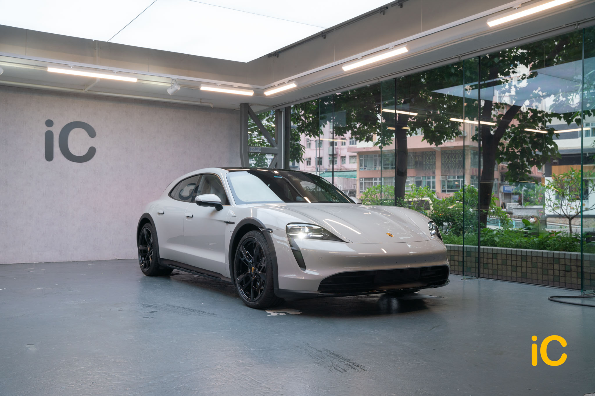 Porsche Taycan Cross Turismo 透明 PPF 施工作品